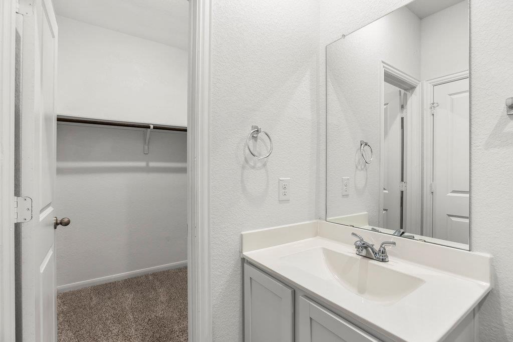 104 Katie Elder Dr, Jarrell, TX 76537