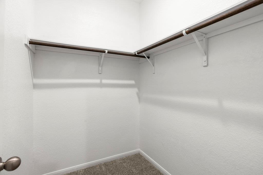 104 Katie Elder Dr, Jarrell, TX 76537