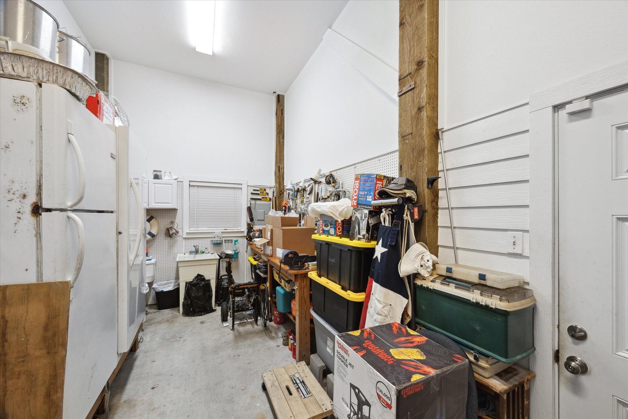 251 Isles End Rd, Galveston, TX 77554