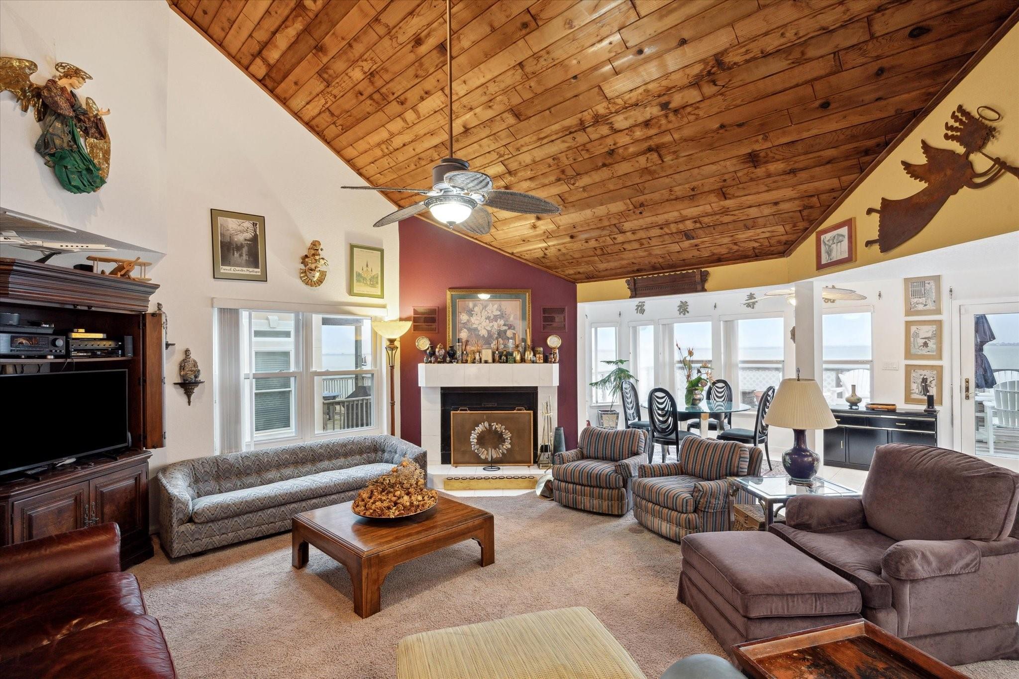 251 Isles End Rd, Galveston, TX 77554