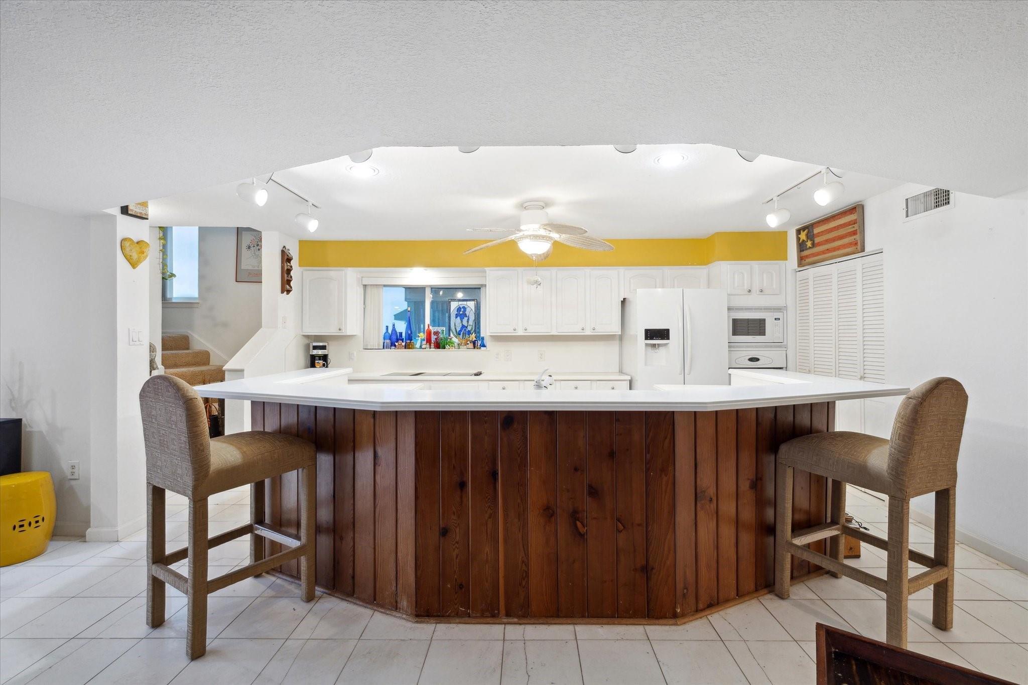 251 Isles End Rd, Galveston, TX 77554