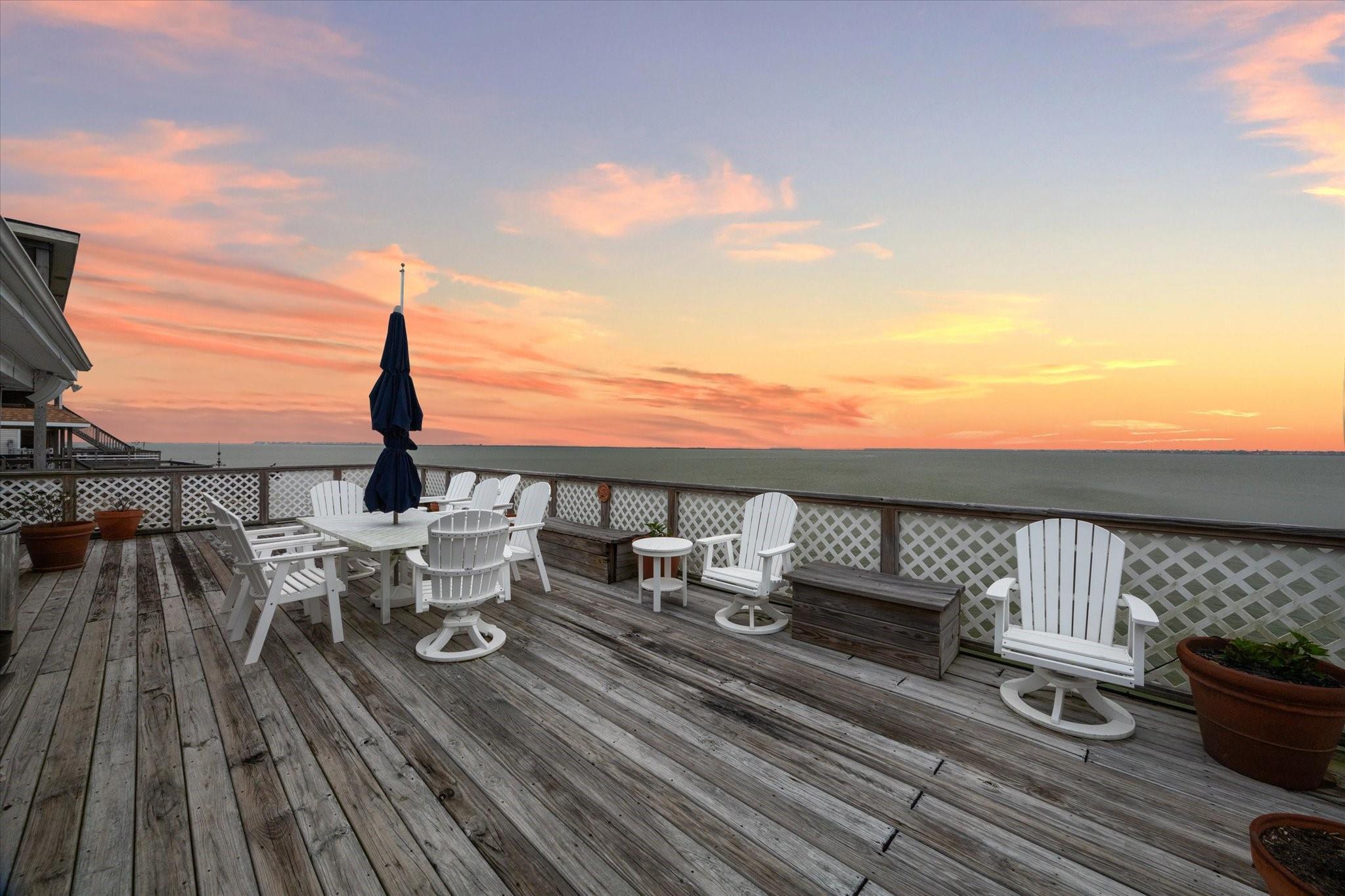 251 Isles End Rd, Galveston, TX 77554