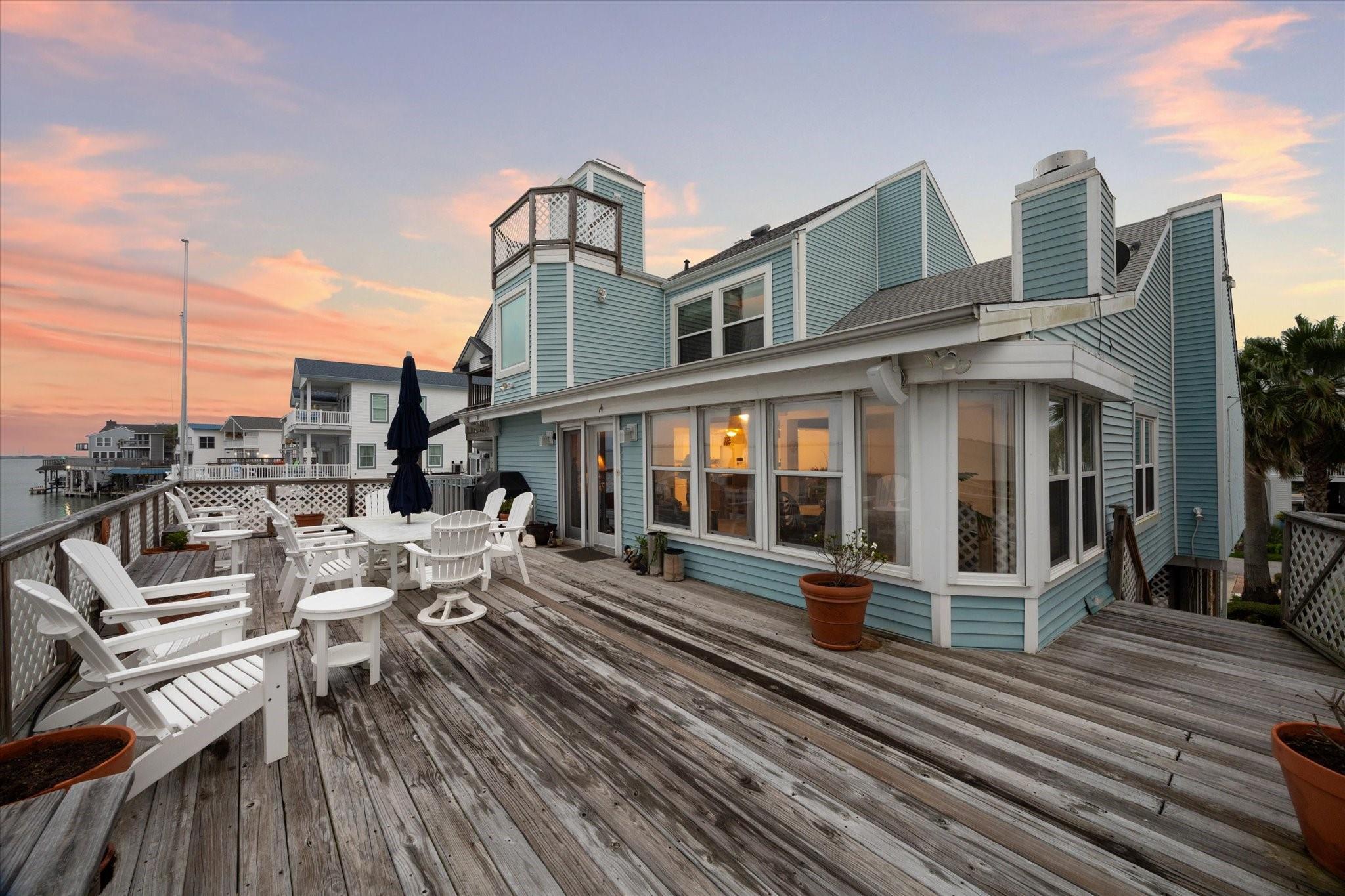 251 Isles End Rd, Galveston, TX 77554