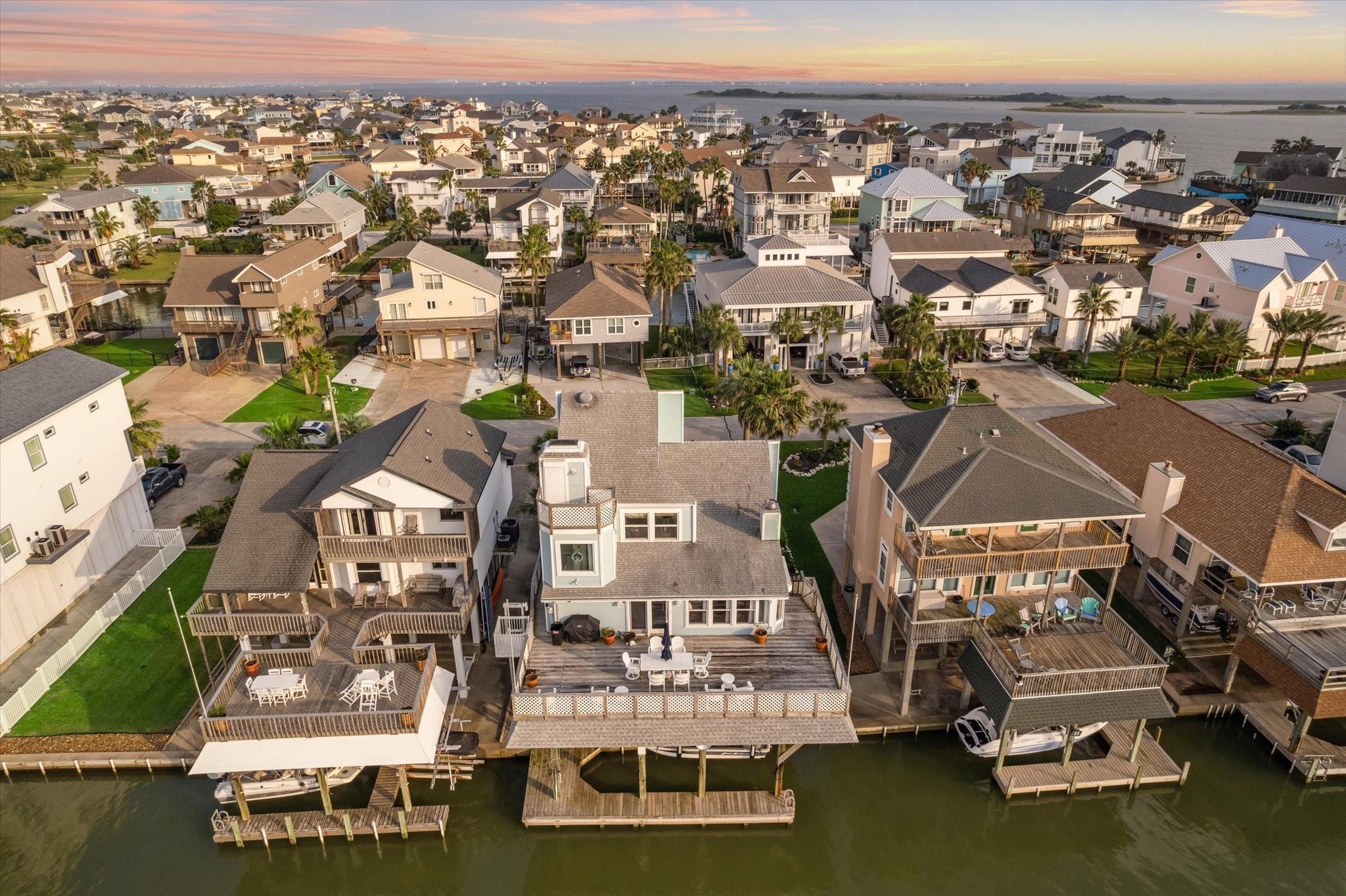 251 Isles End Rd, Galveston, TX 77554