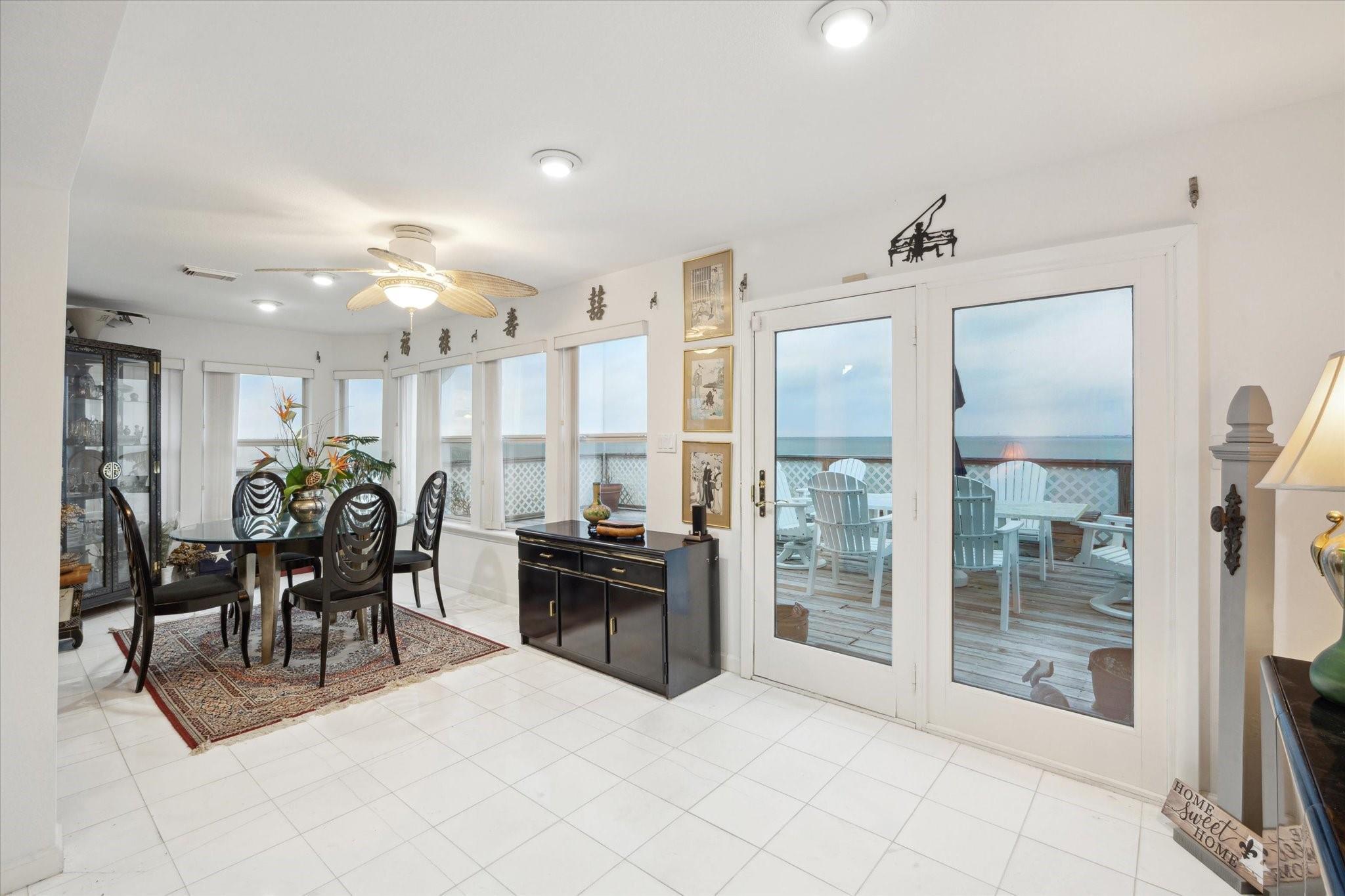 251 Isles End Rd, Galveston, TX 77554