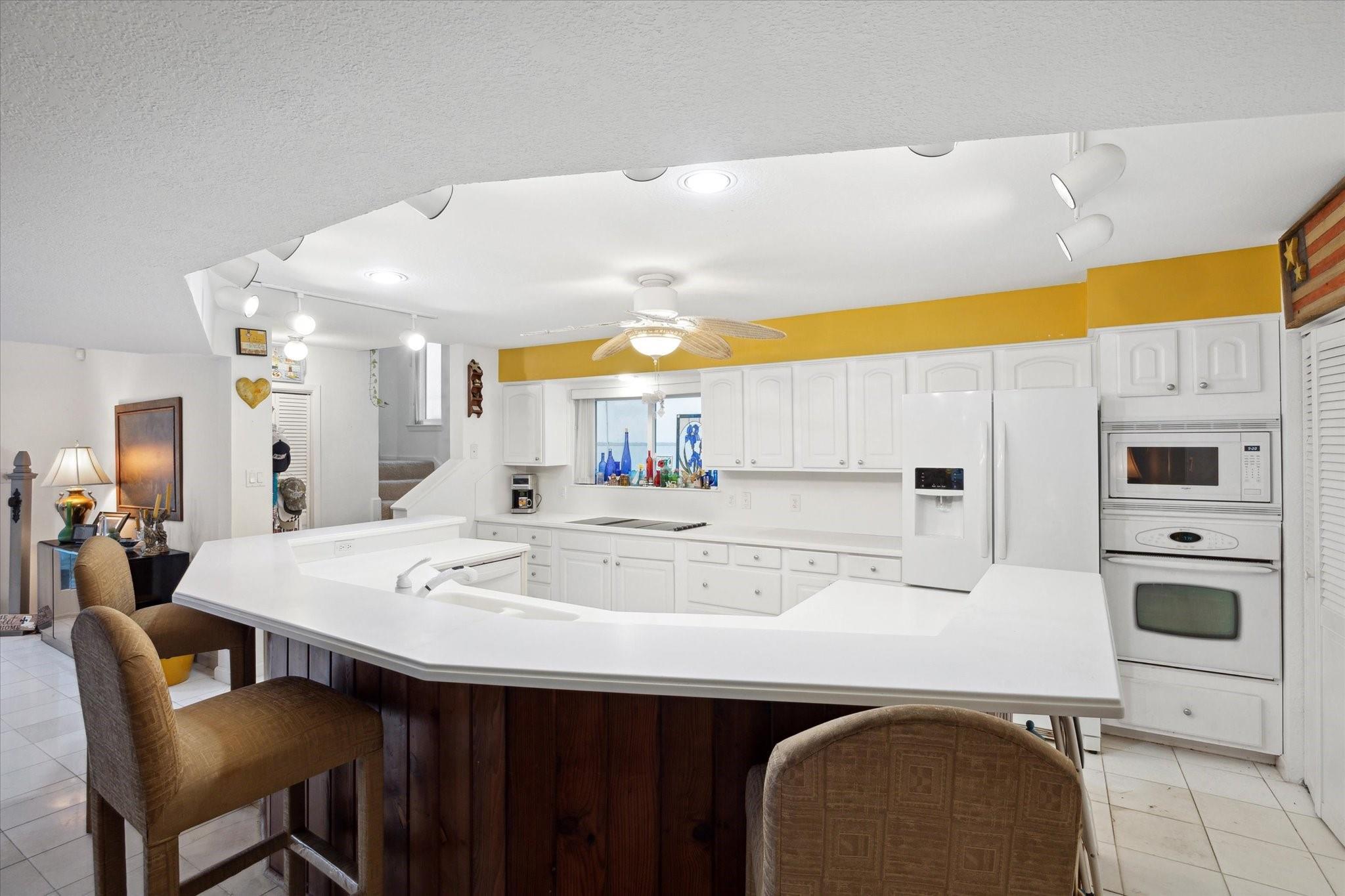 251 Isles End Rd, Galveston, TX 77554