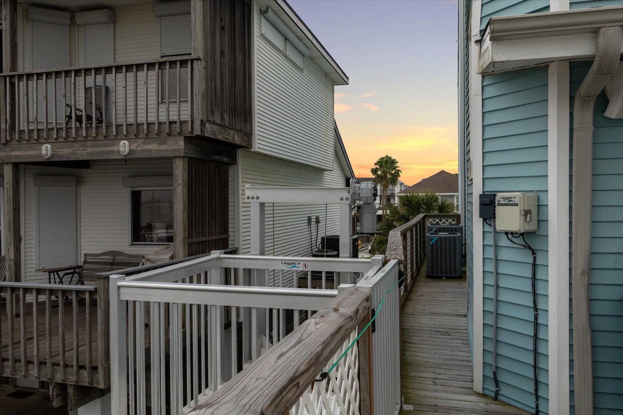 251 Isles End Rd, Galveston, TX 77554