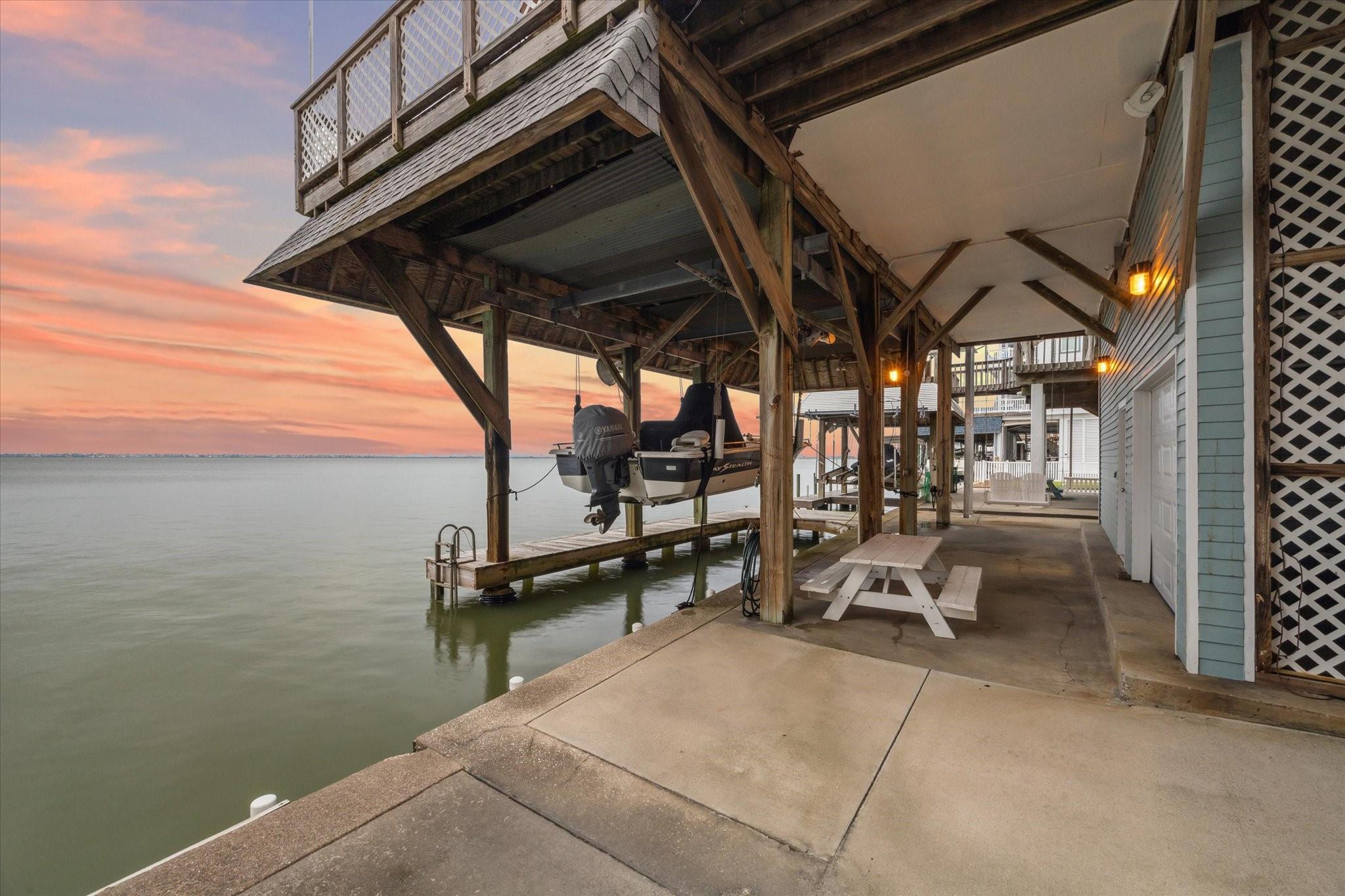 251 Isles End Rd, Galveston, TX 77554