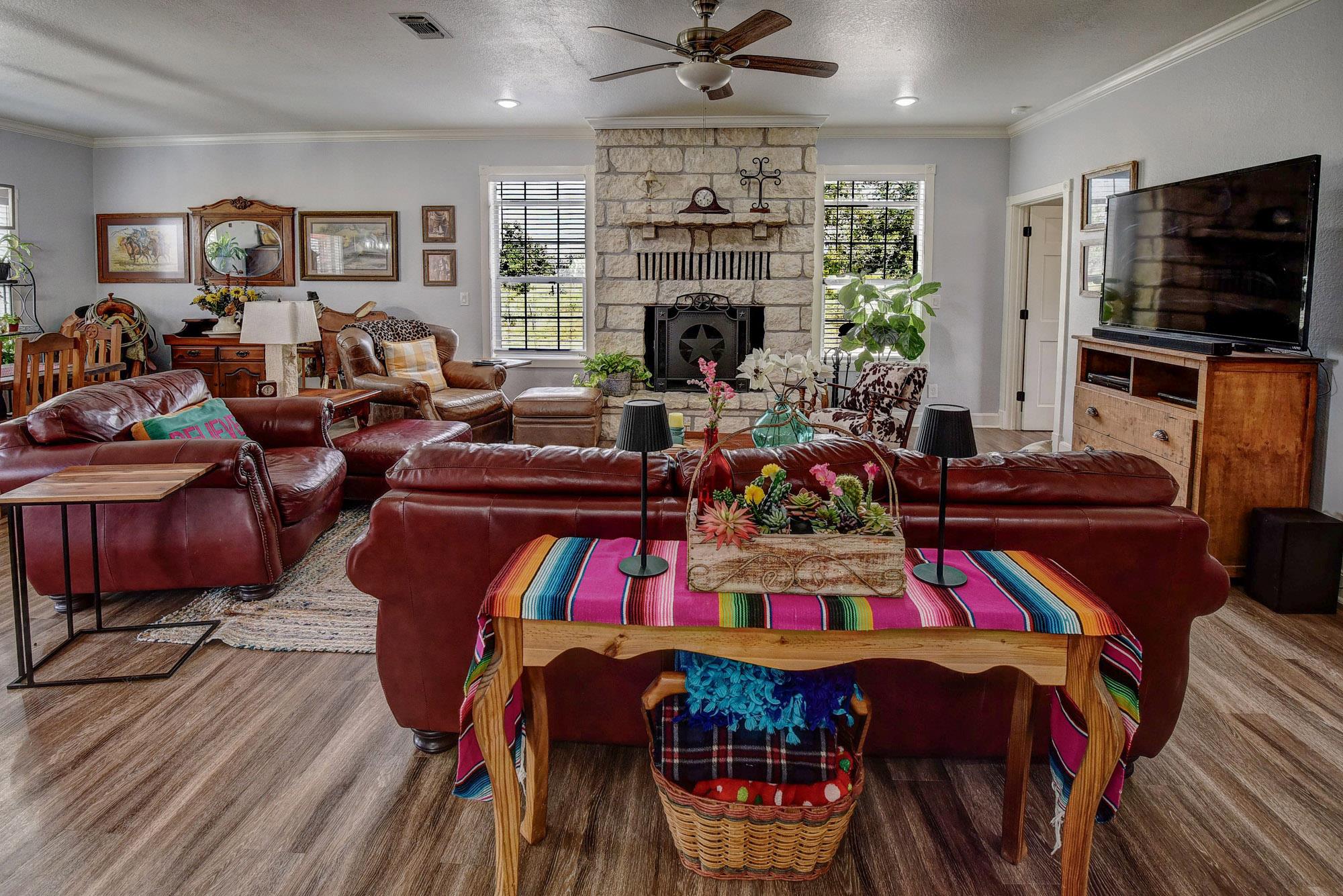 8500 Rosanky Rd, Waelder, TX 78959