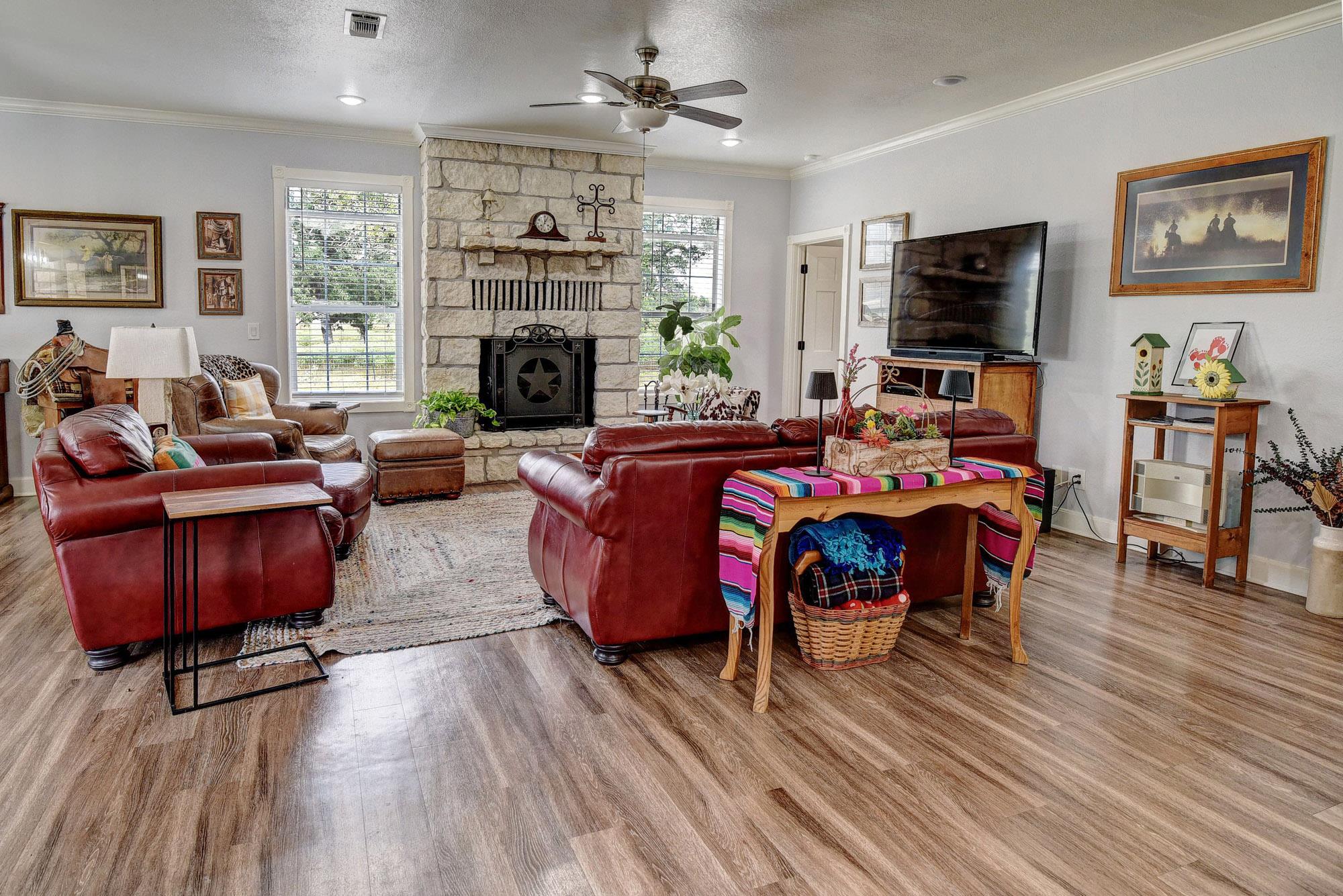 8500 Rosanky Rd, Waelder, TX 78959