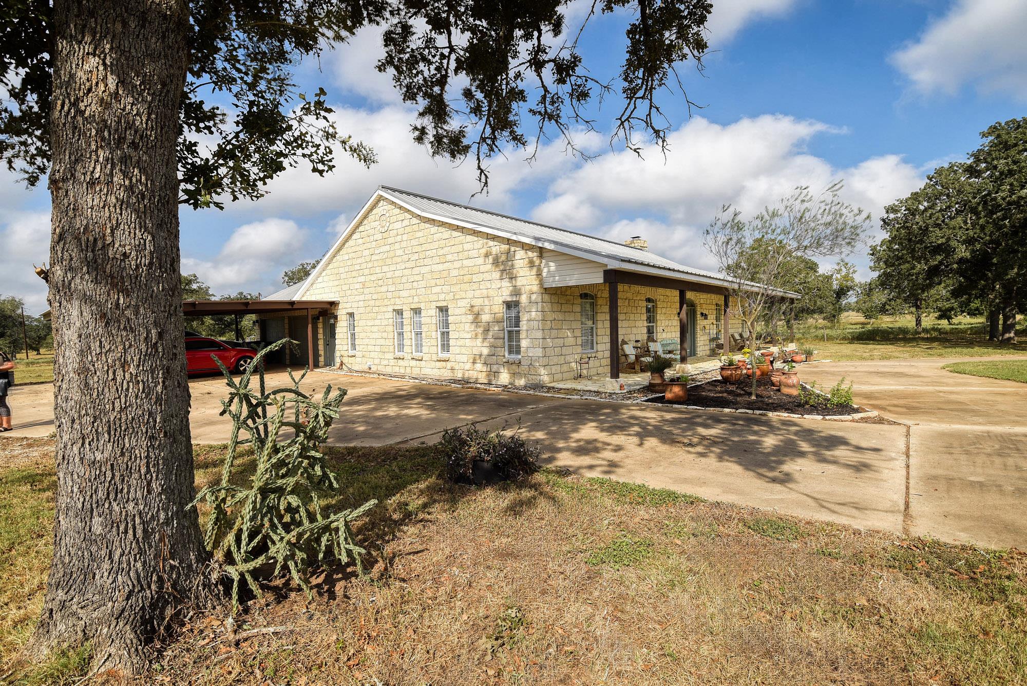 8500 Rosanky Rd, Waelder, TX 78959