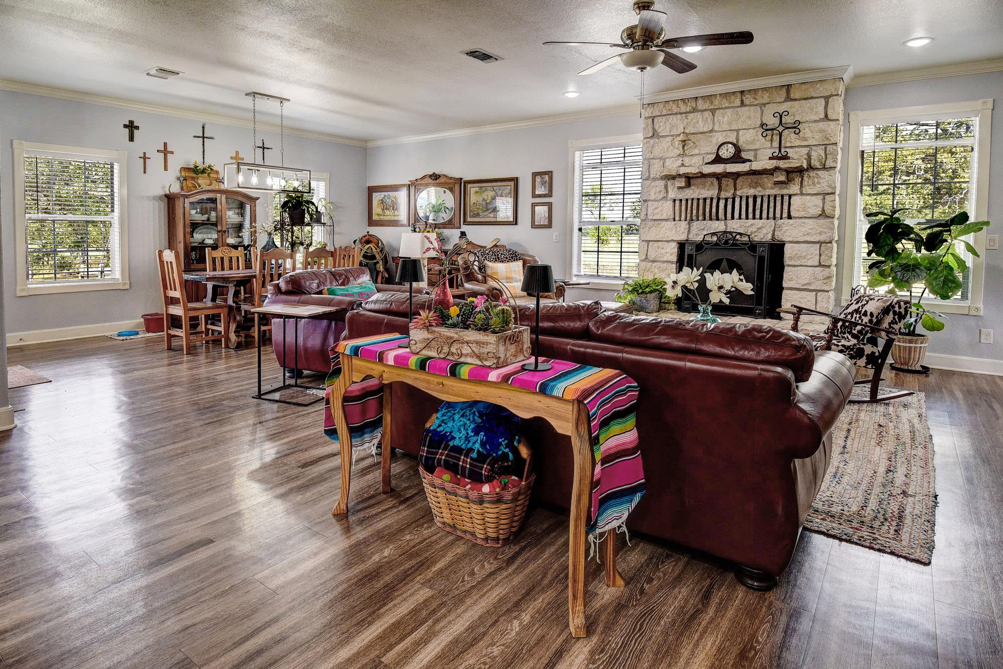 8500 Rosanky Rd, Waelder, TX 78959