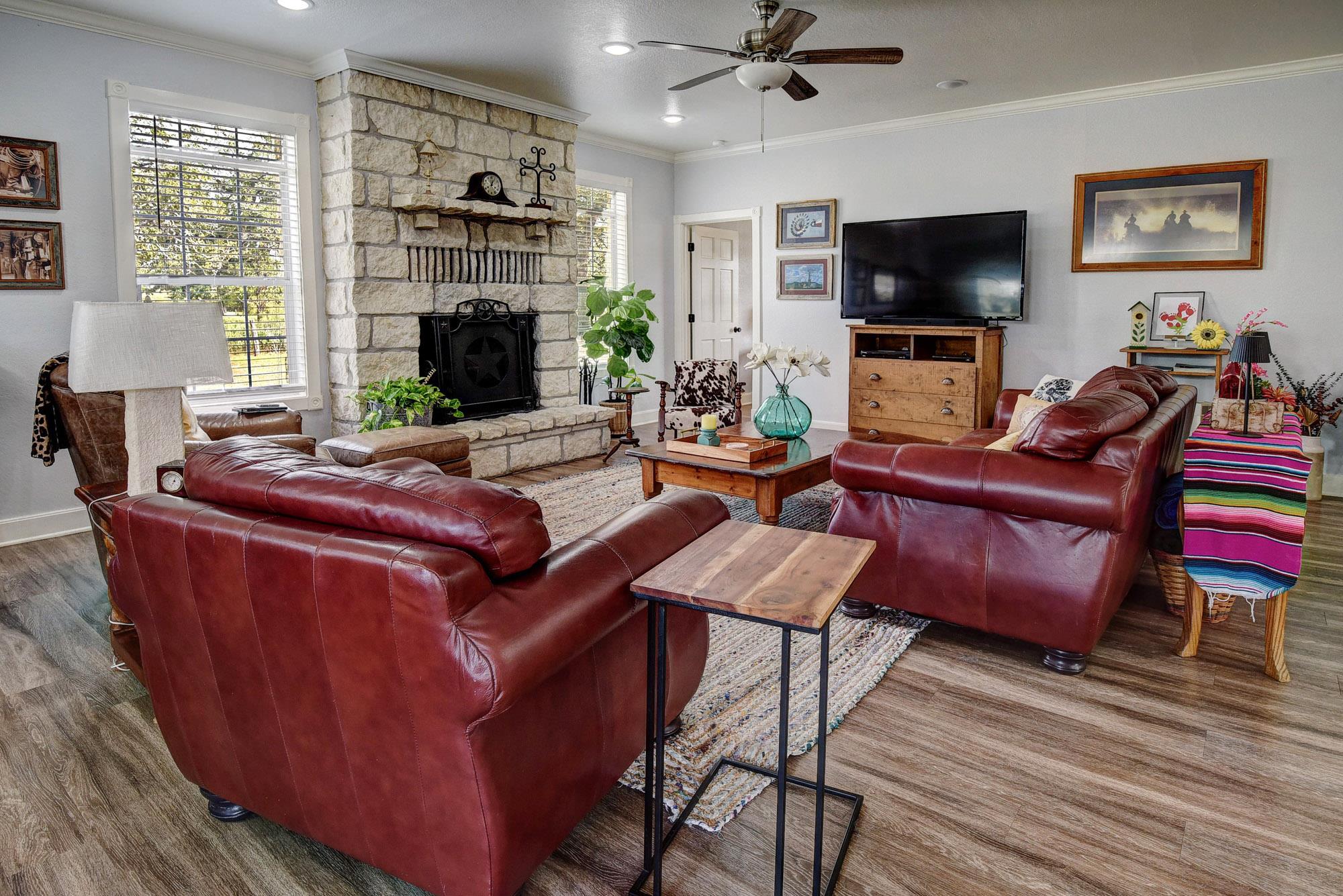 8500 Rosanky Rd, Waelder, TX 78959