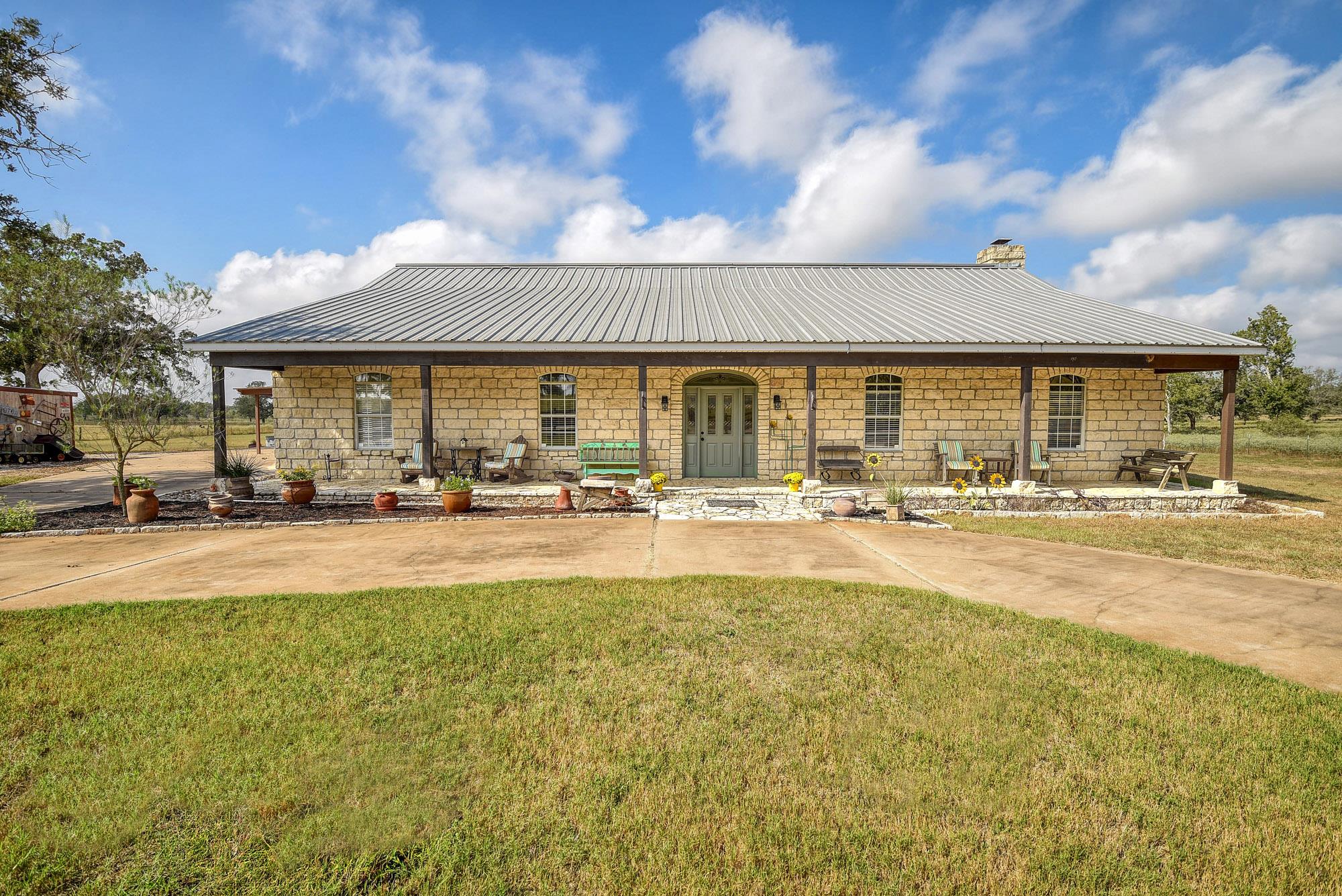 8500 Rosanky Rd, Waelder, TX 78959