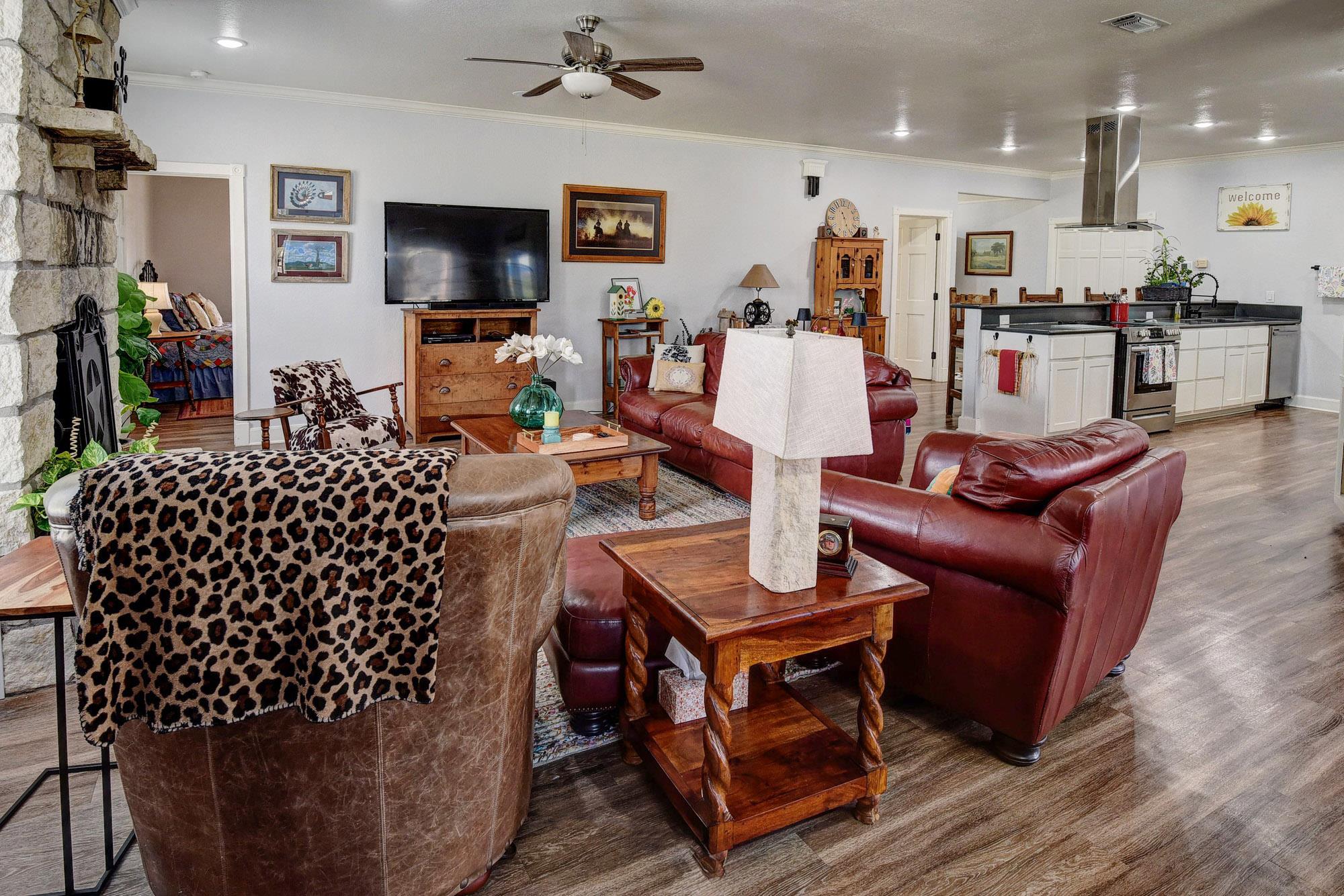 8500 Rosanky Rd, Waelder, TX 78959