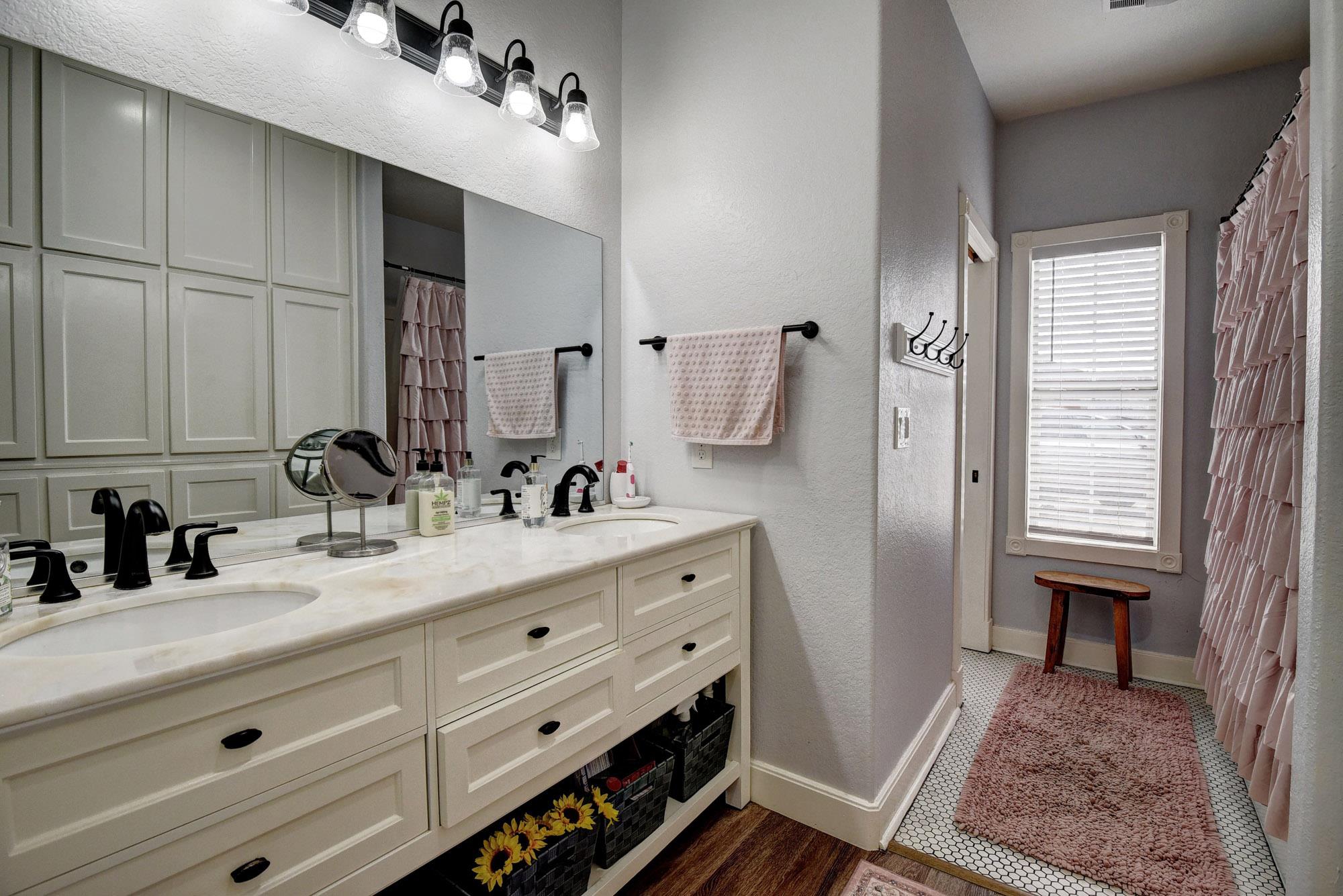 8500 Rosanky Rd, Waelder, TX 78959