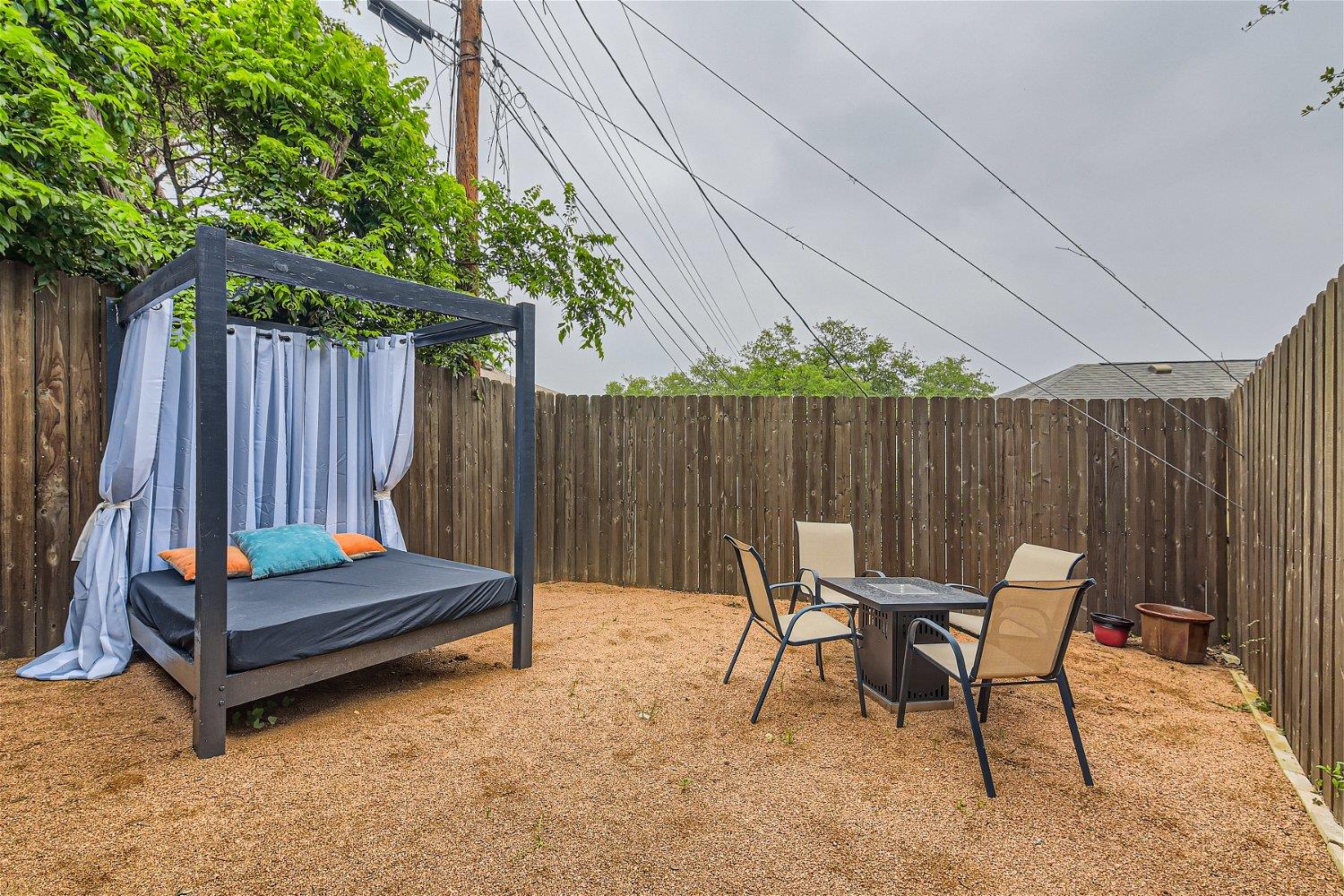 903 Lipan Trl, Austin, TX 78733
