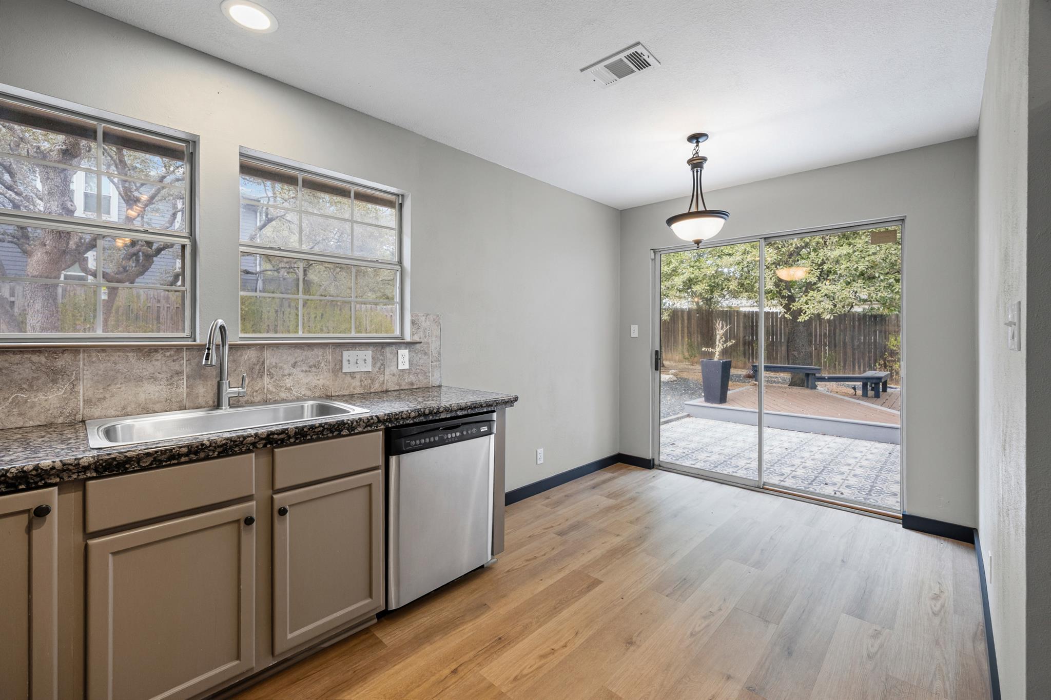 903 Lipan Trl, Austin, TX 78733