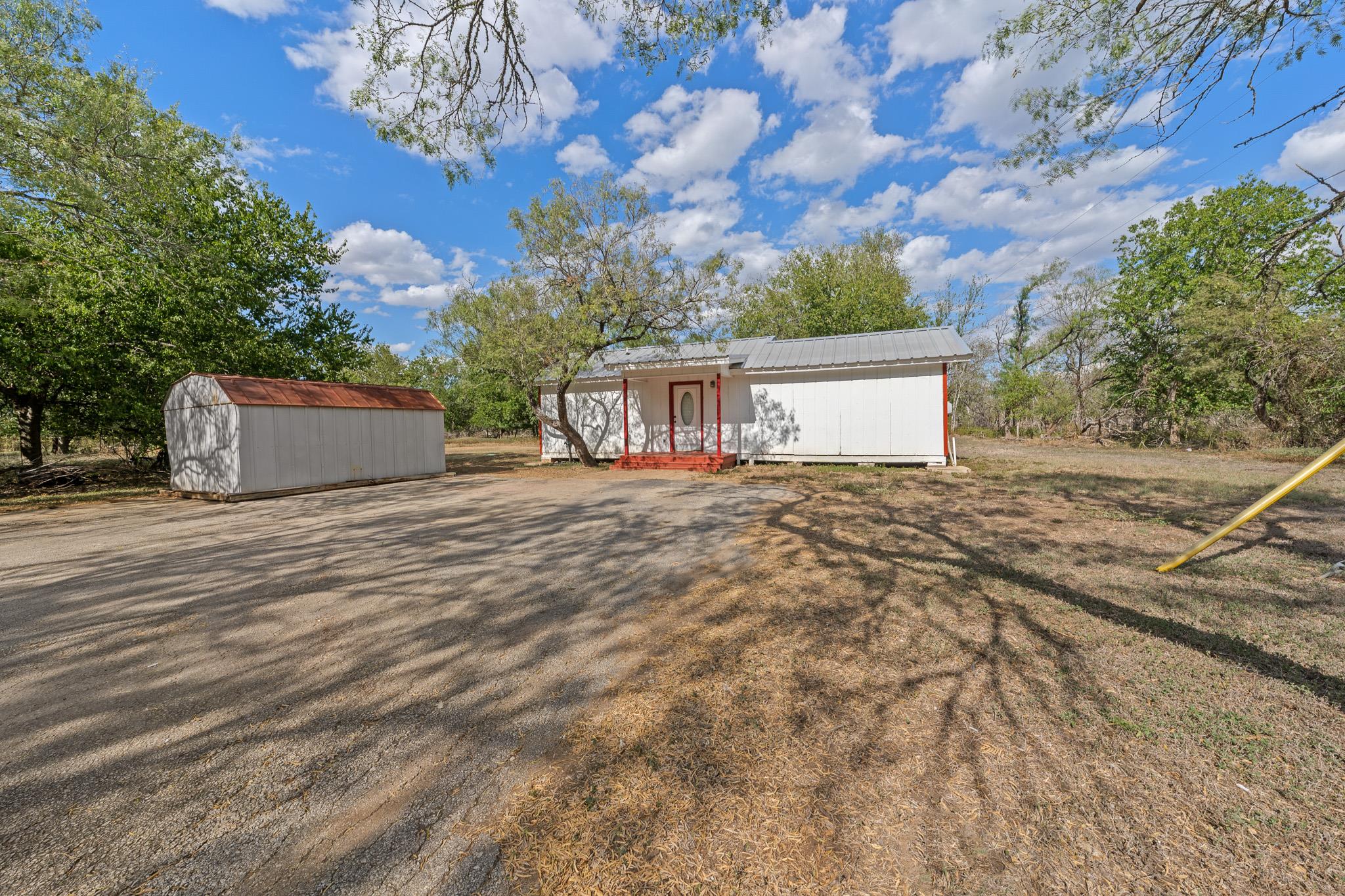 301 Tatum Rd, Martindale, TX 78655