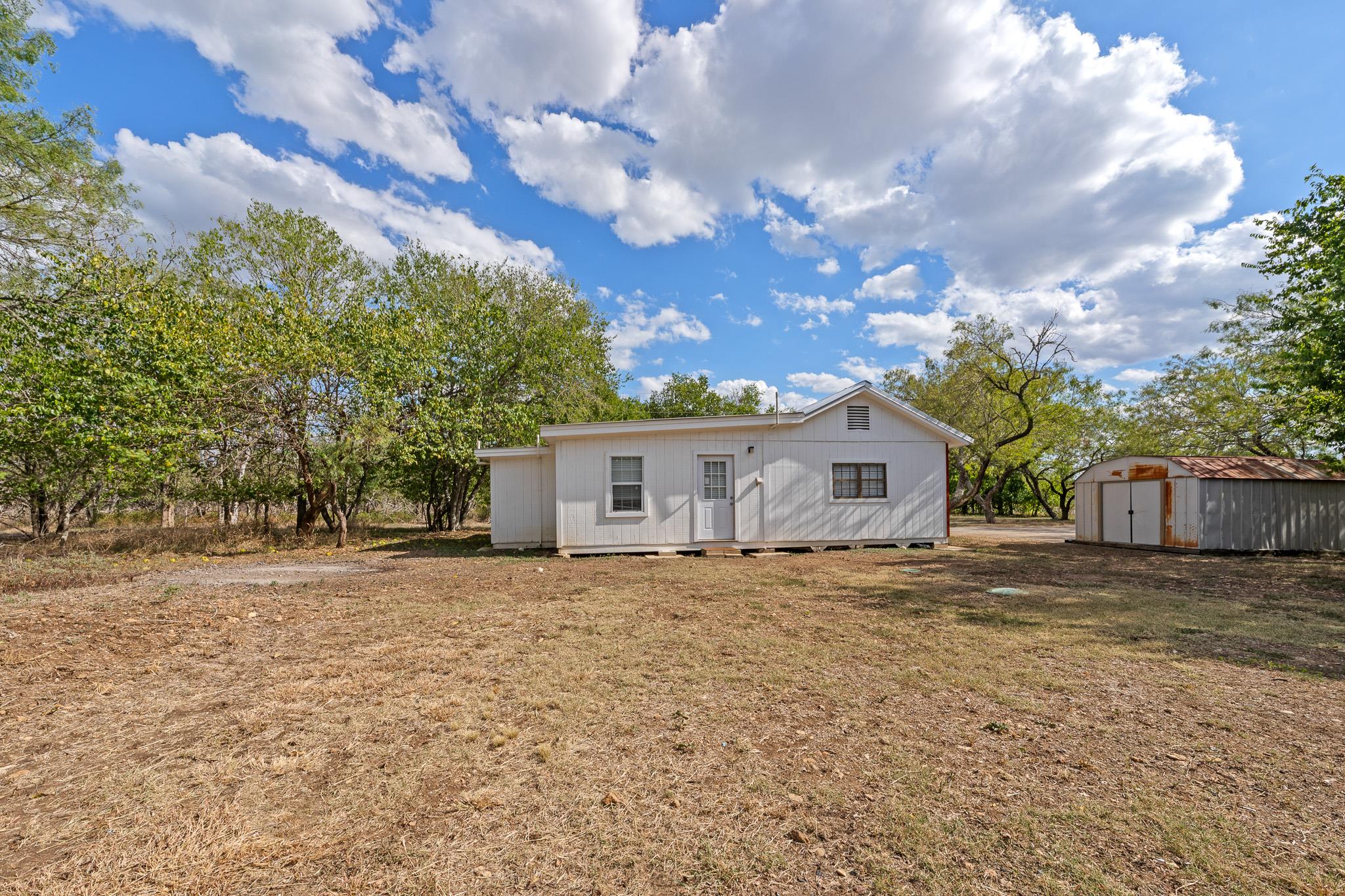 301 Tatum Rd, Martindale, TX 78655