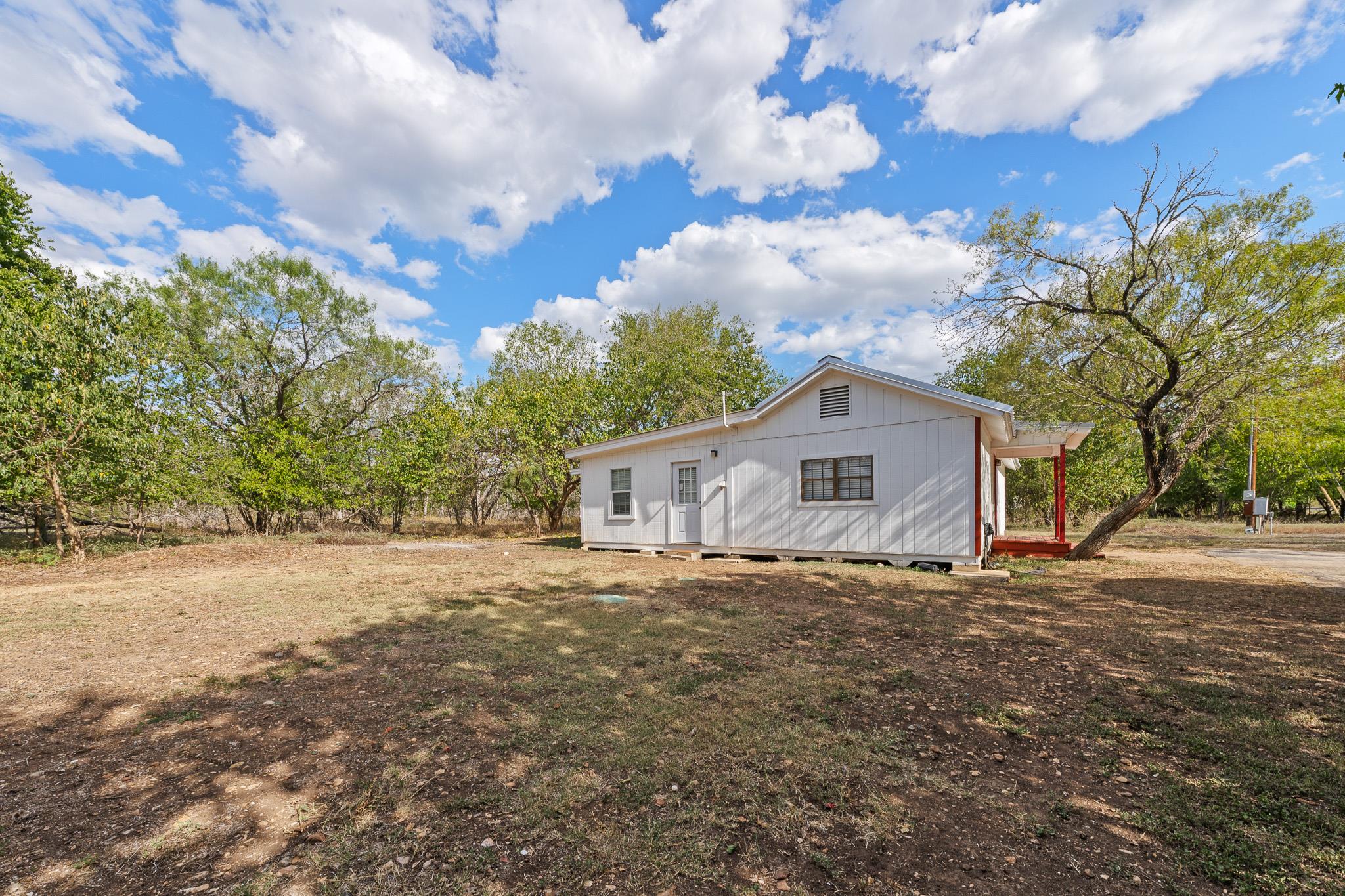 301 Tatum Rd, Martindale, TX 78655