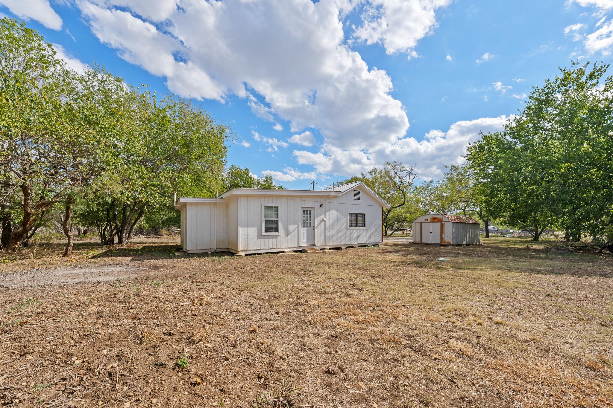 301 Tatum Rd, Martindale, TX 78655