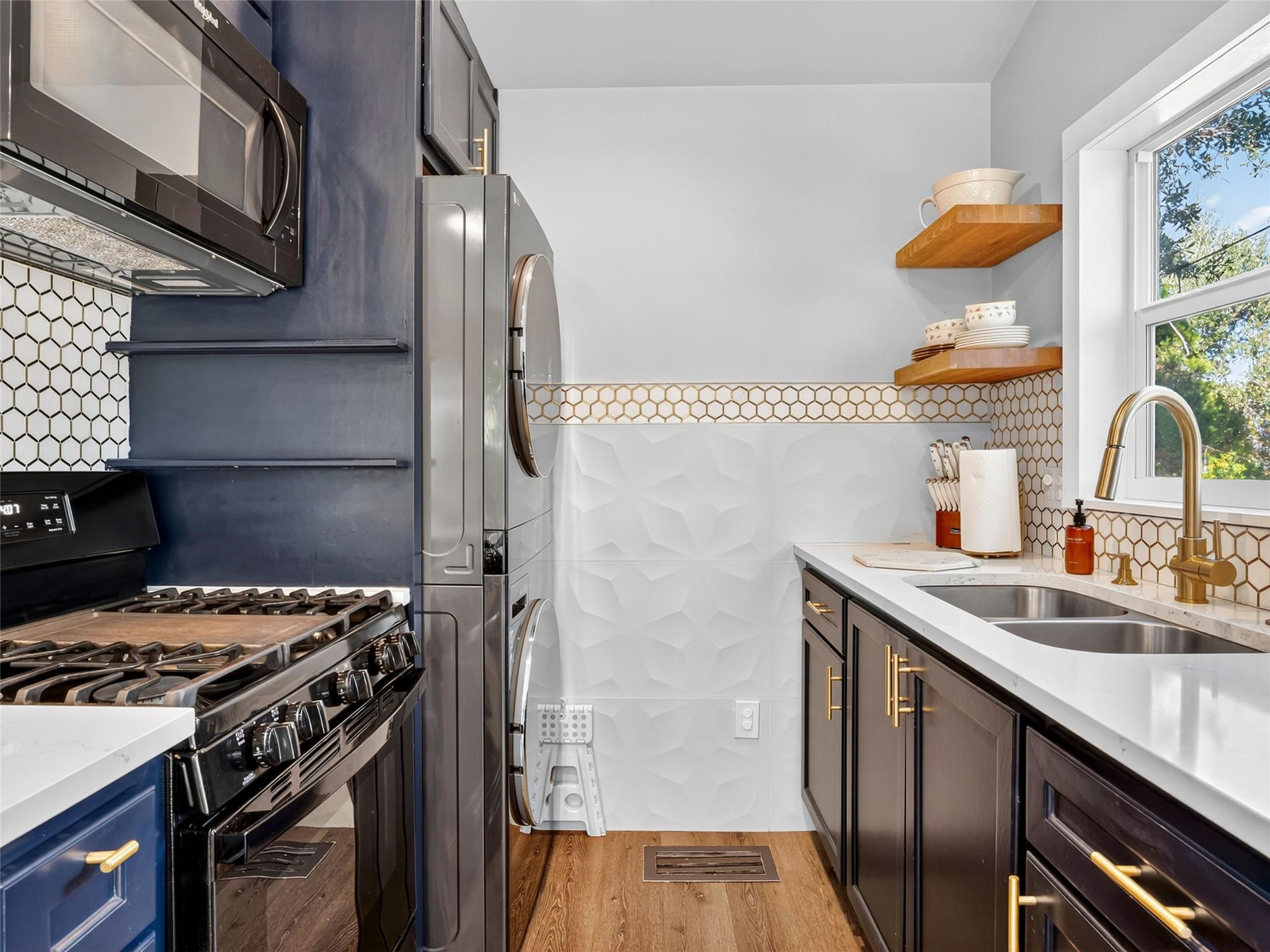 3500 R O Dr, Spicewood, TX 78669