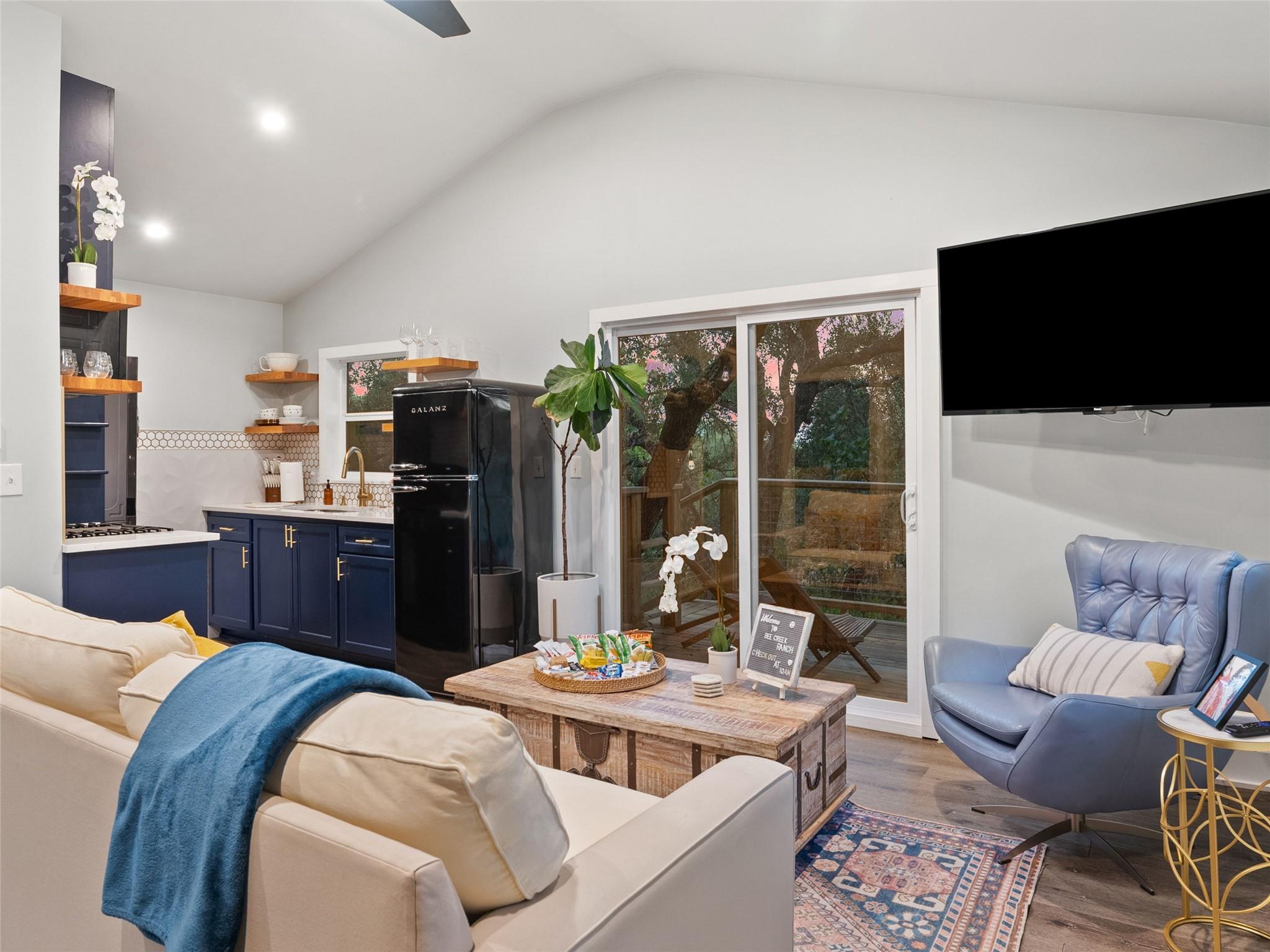 3500 R O Dr, Spicewood, TX 78669