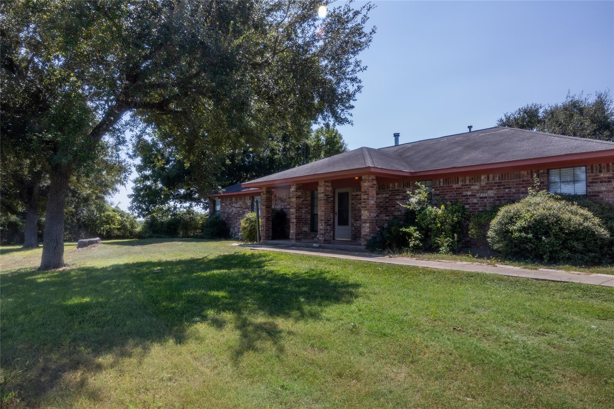 3225 Terrier Hill Ln, Brenham, TX 77833