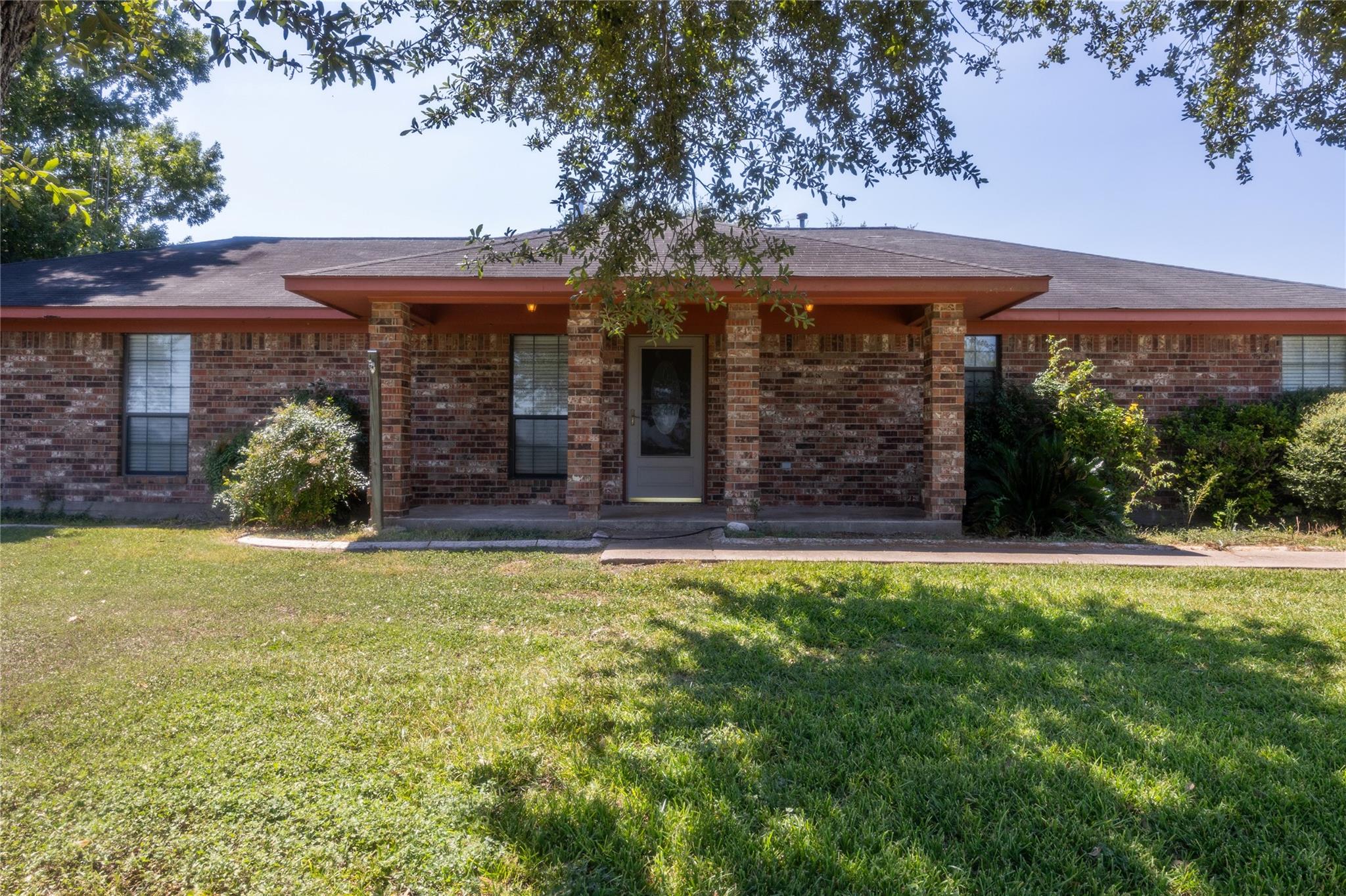 3225 Terrier Hill Ln, Brenham, TX 77833
