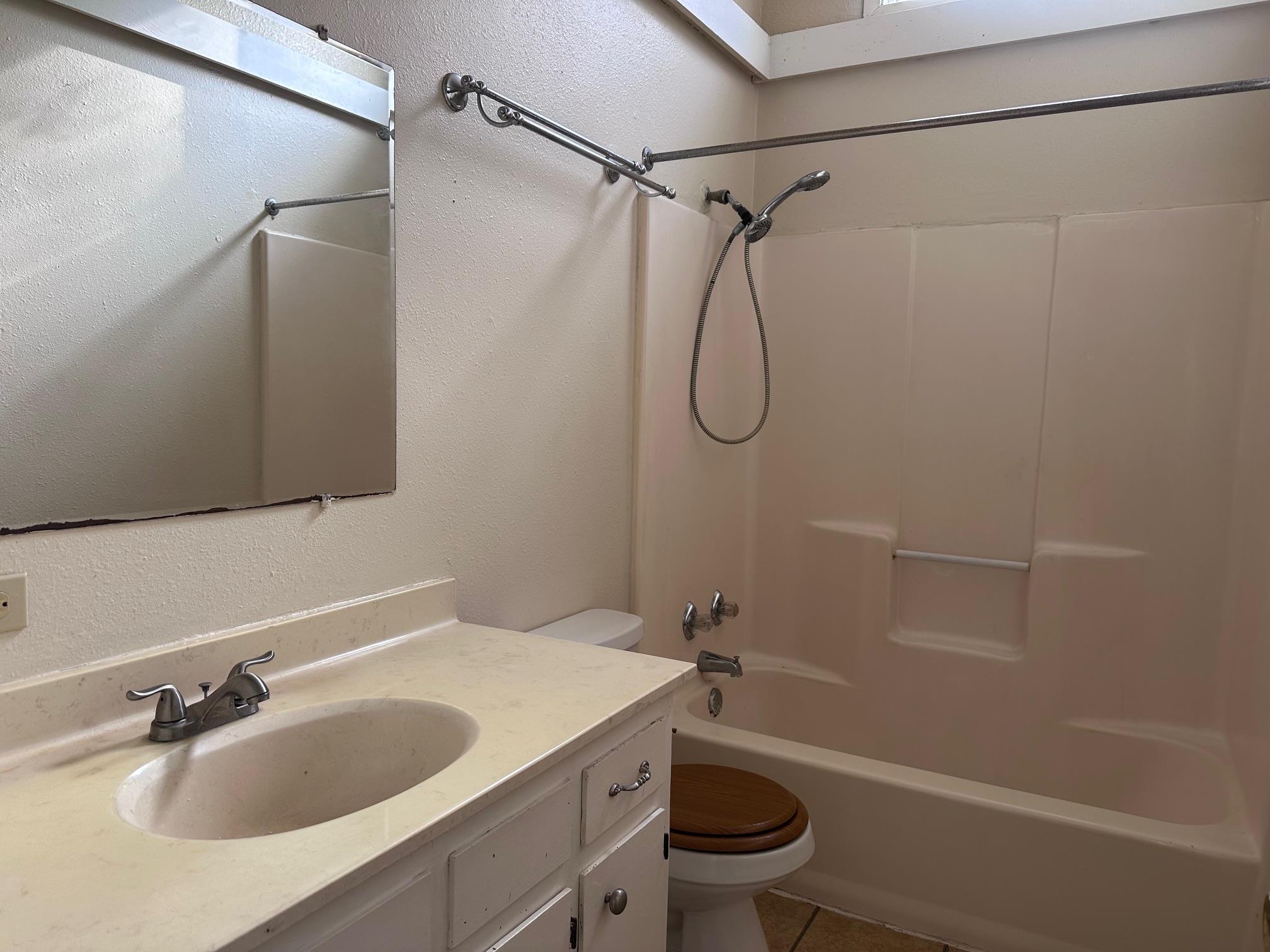 114 Thorne Rd # B, Cedar Creek, TX 78612