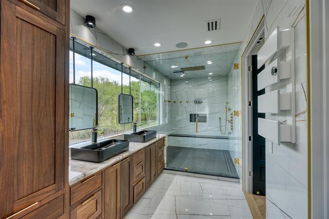 405 Bay West Blvd, Horseshoe Bay, TX 78657