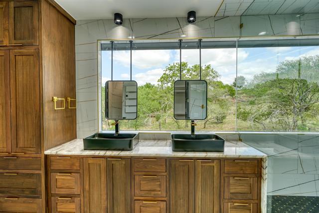 405 Bay West Blvd, Horseshoe Bay, TX 78657