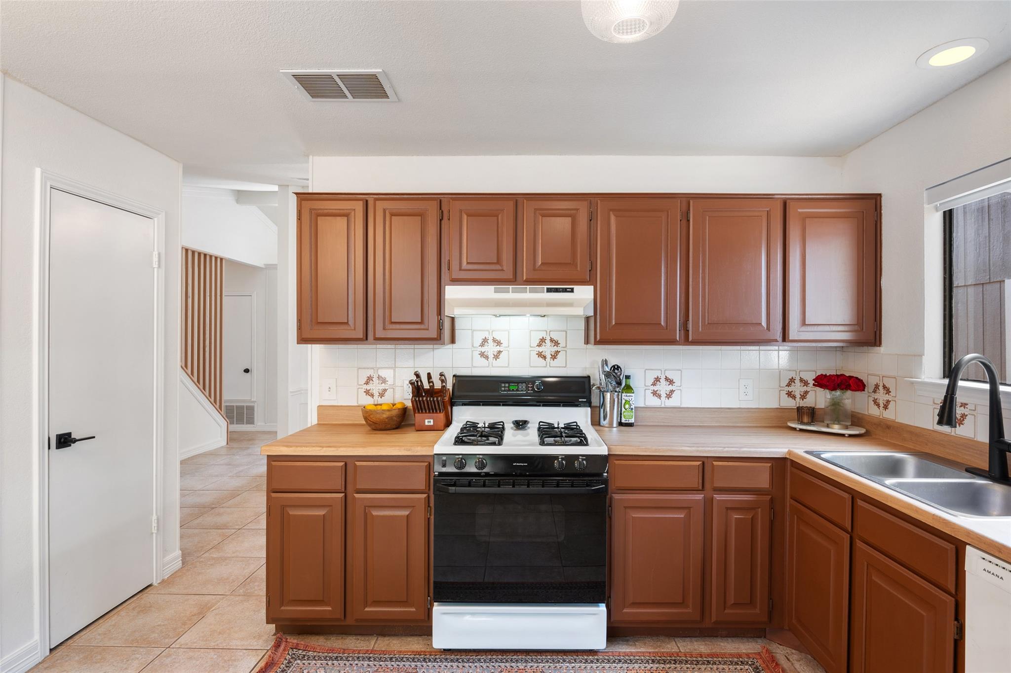 9833 Briar Ridge Dr, Austin, TX 78748