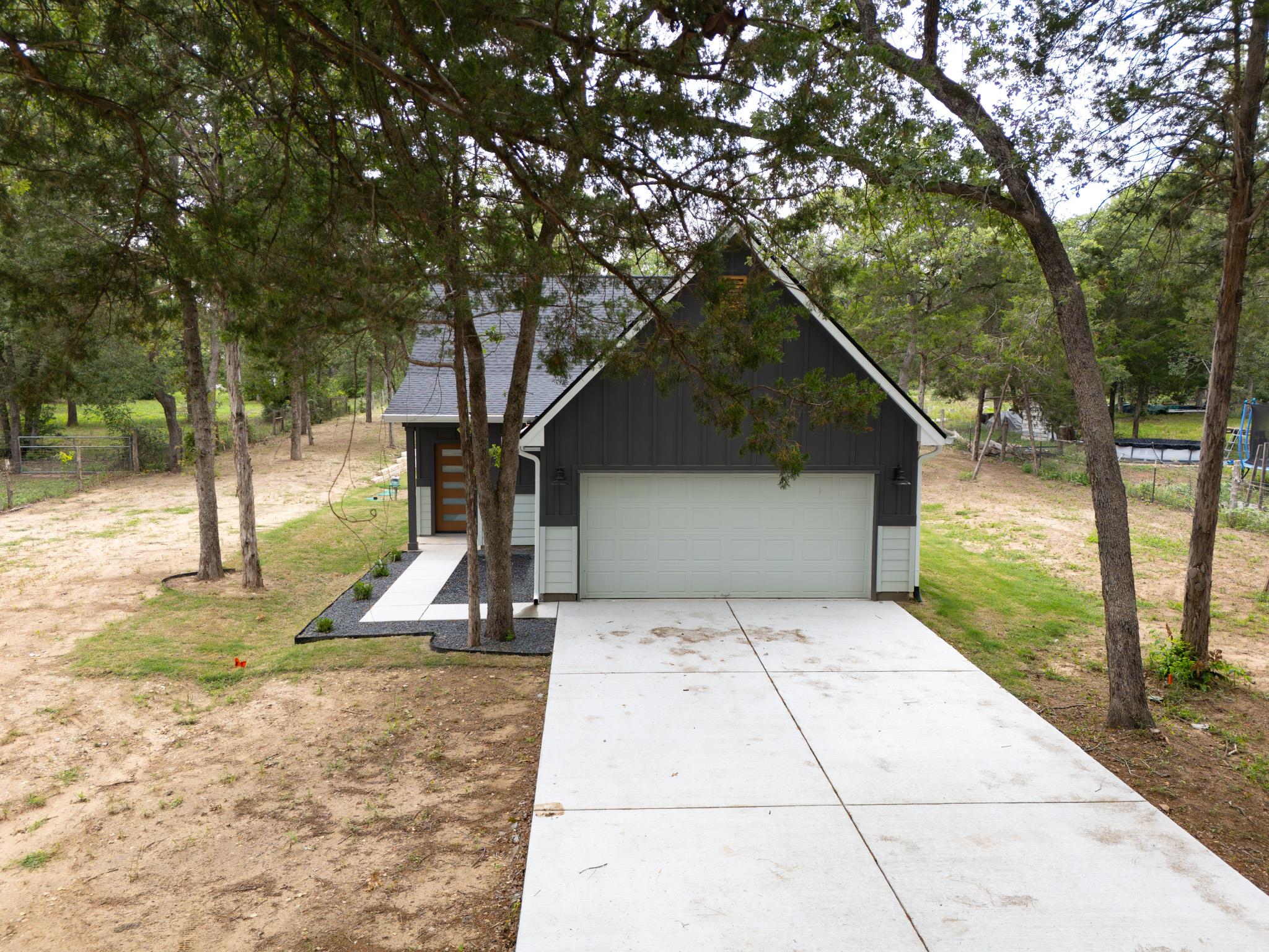 240 Shadow Oak Dr, Bastrop, TX 78602