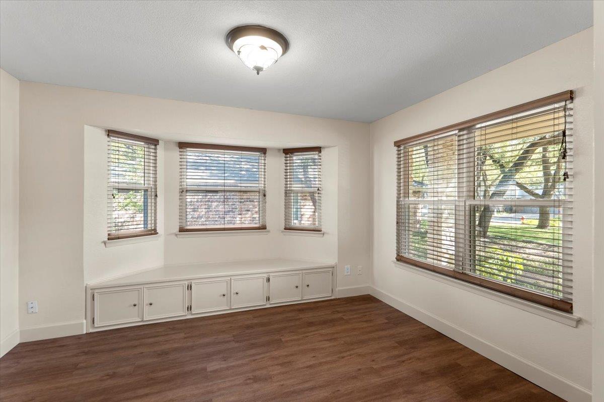 102 Bonwood Dr, Round Rock, TX 78681