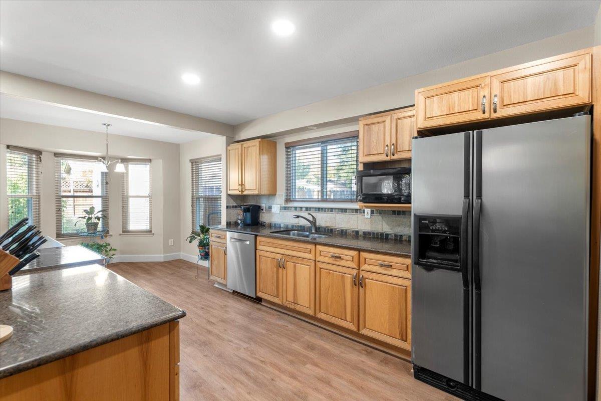 102 Bonwood Dr, Round Rock, TX 78681