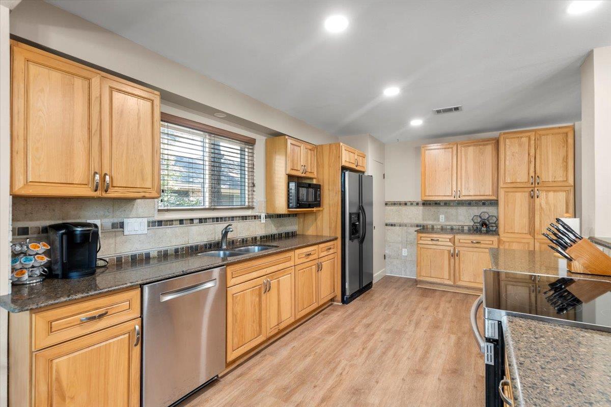 102 Bonwood Dr, Round Rock, TX 78681