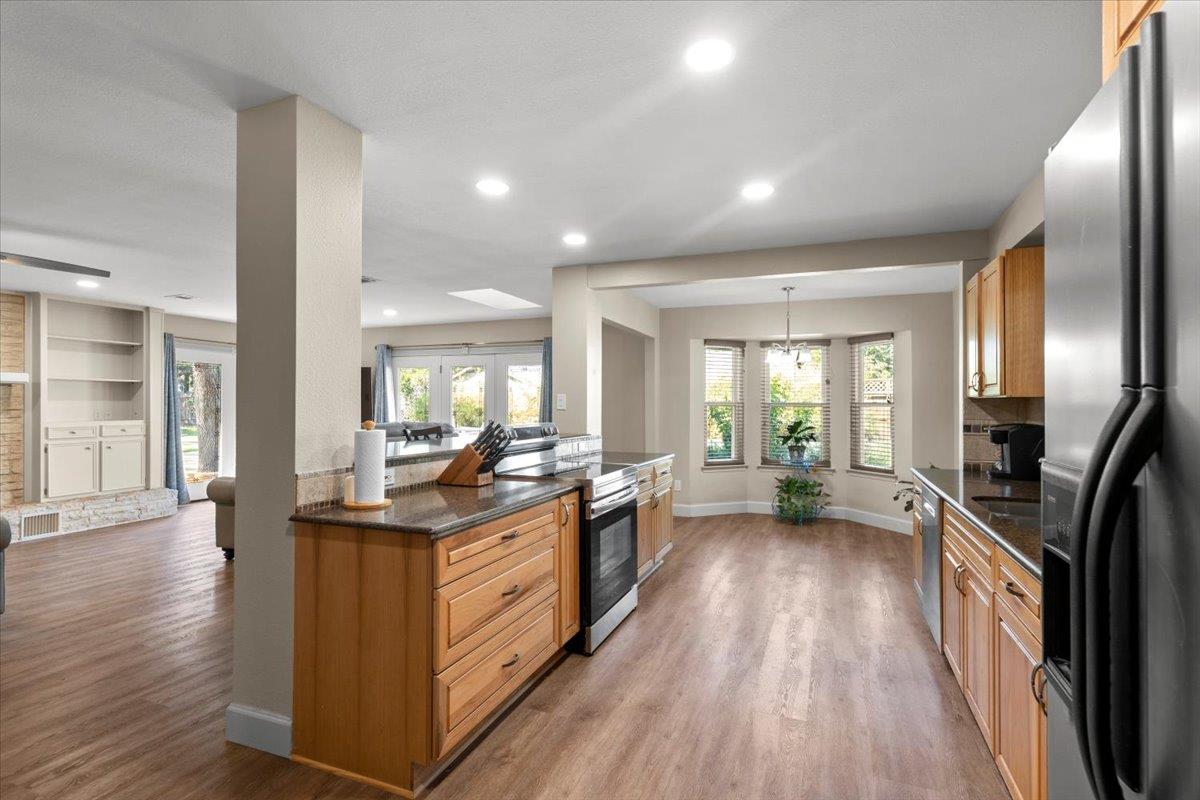 102 Bonwood Dr, Round Rock, TX 78681