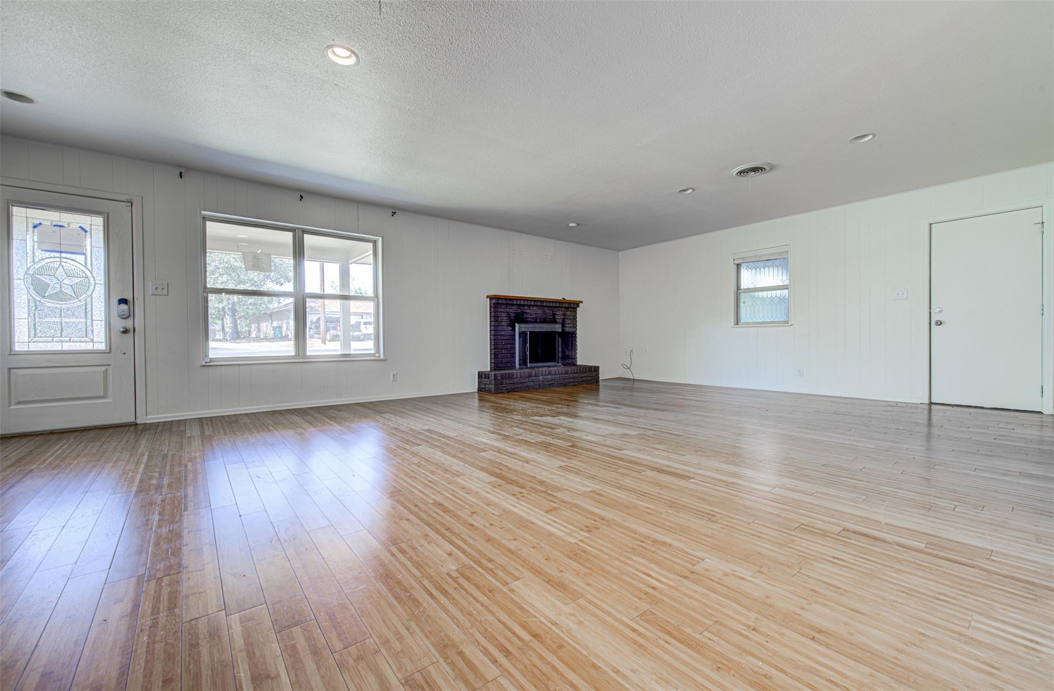 1013 Highland Dr, Highland Haven, TX 78654