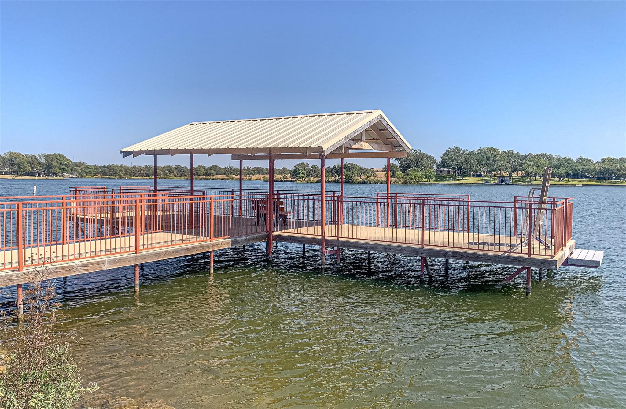 1013 Highland Dr, Highland Haven, TX 78654