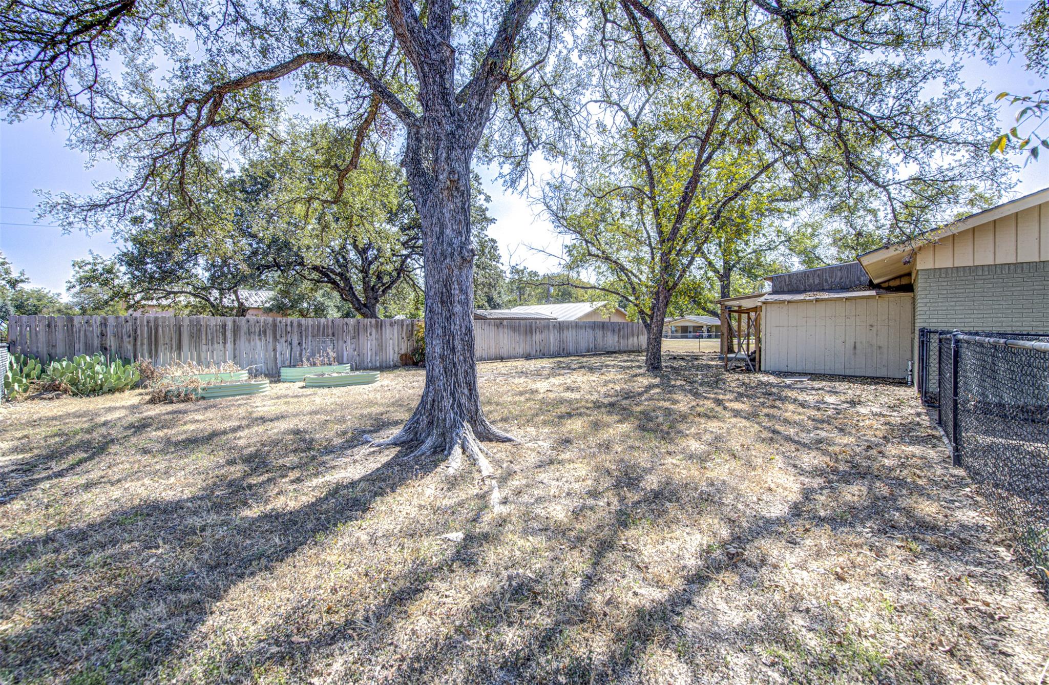 1013 Highland Dr, Highland Haven, TX 78654