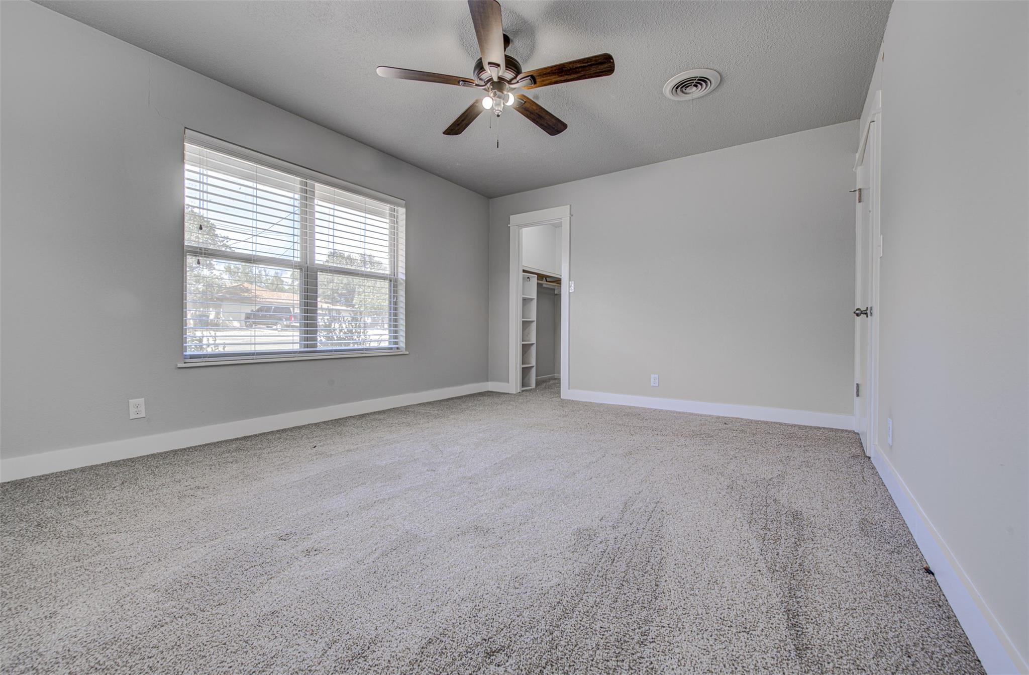 1013 Highland Dr, Highland Haven, TX 78654