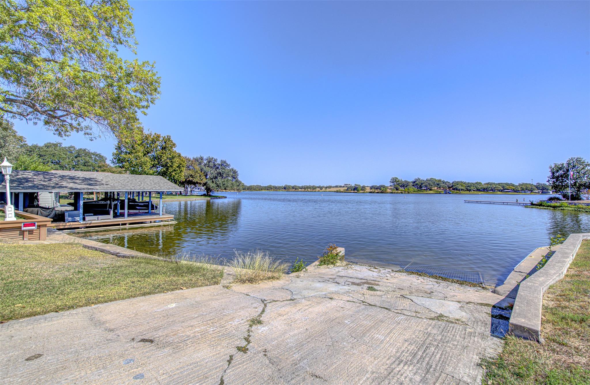 1013 Highland Dr, Highland Haven, TX 78654