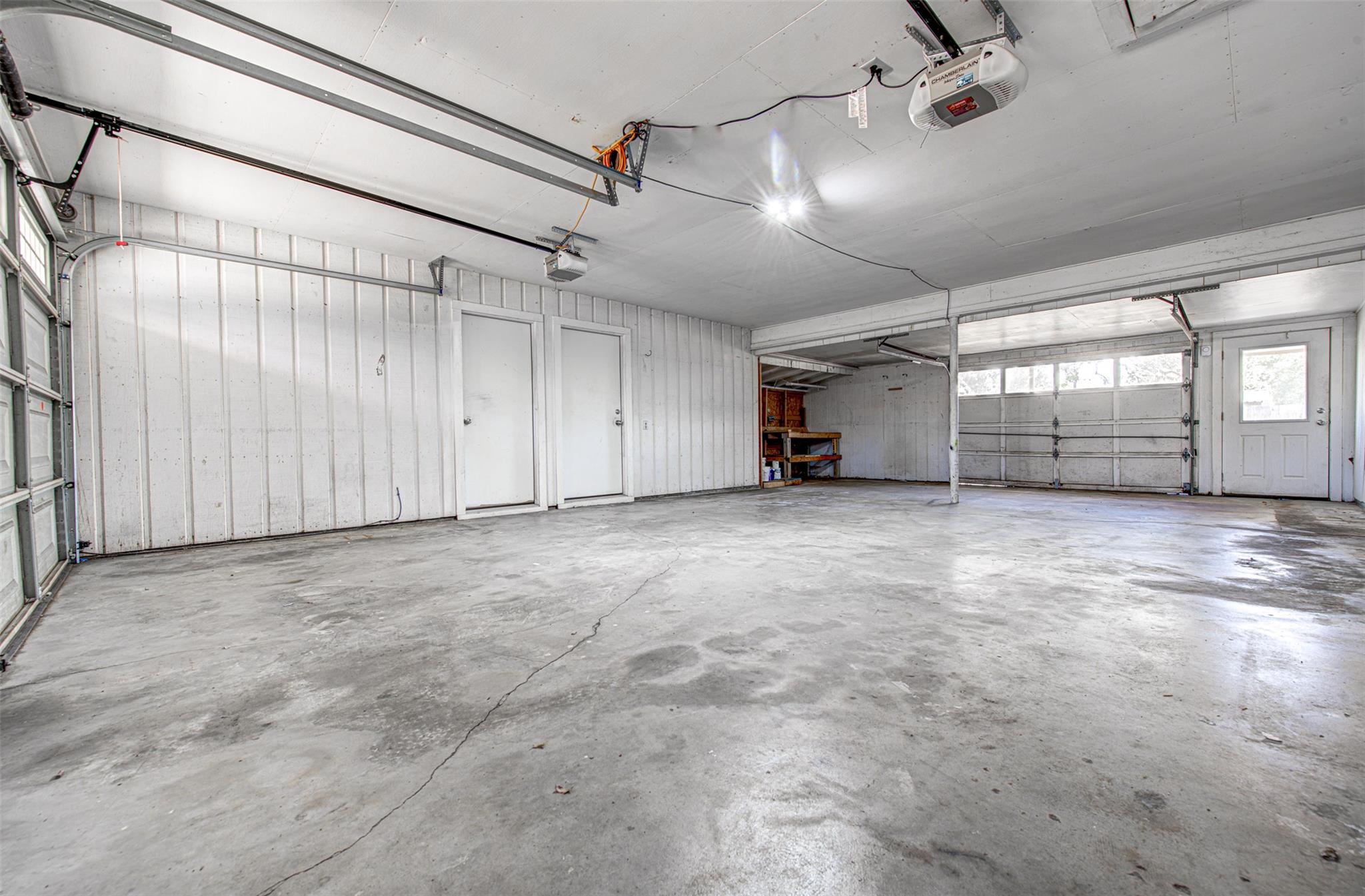 1013 Highland Dr, Highland Haven, TX 78654