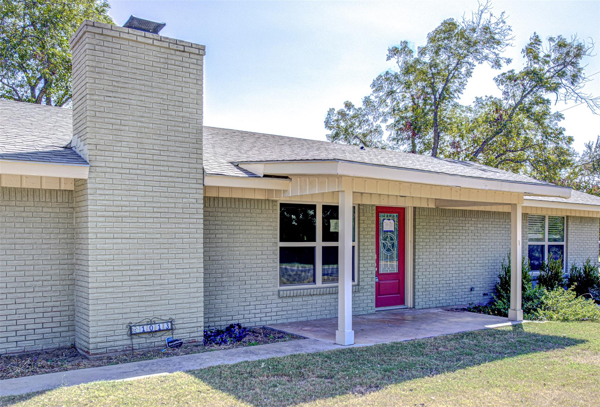 1013 Highland Dr, Highland Haven, TX 78654