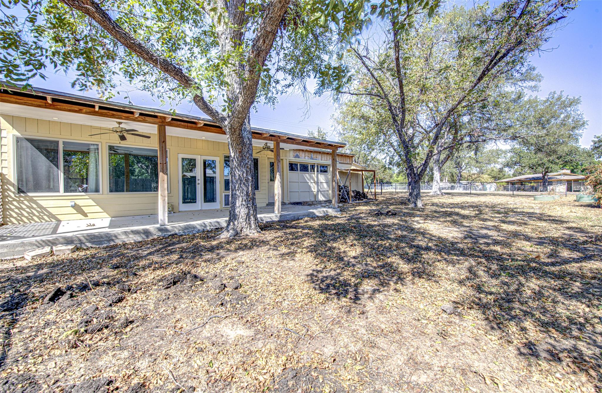 1013 Highland Dr, Highland Haven, TX 78654