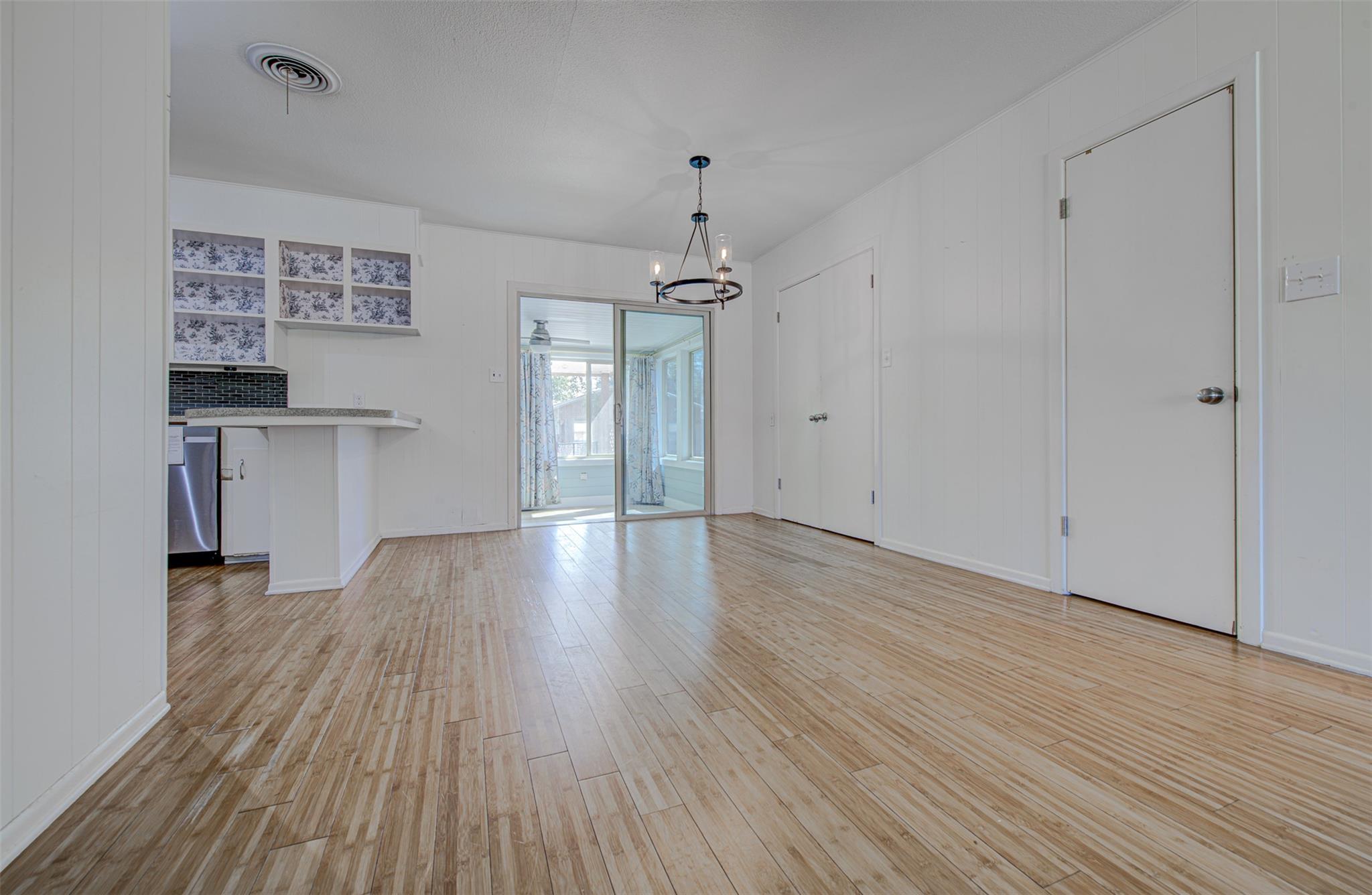 1013 Highland Dr, Highland Haven, TX 78654