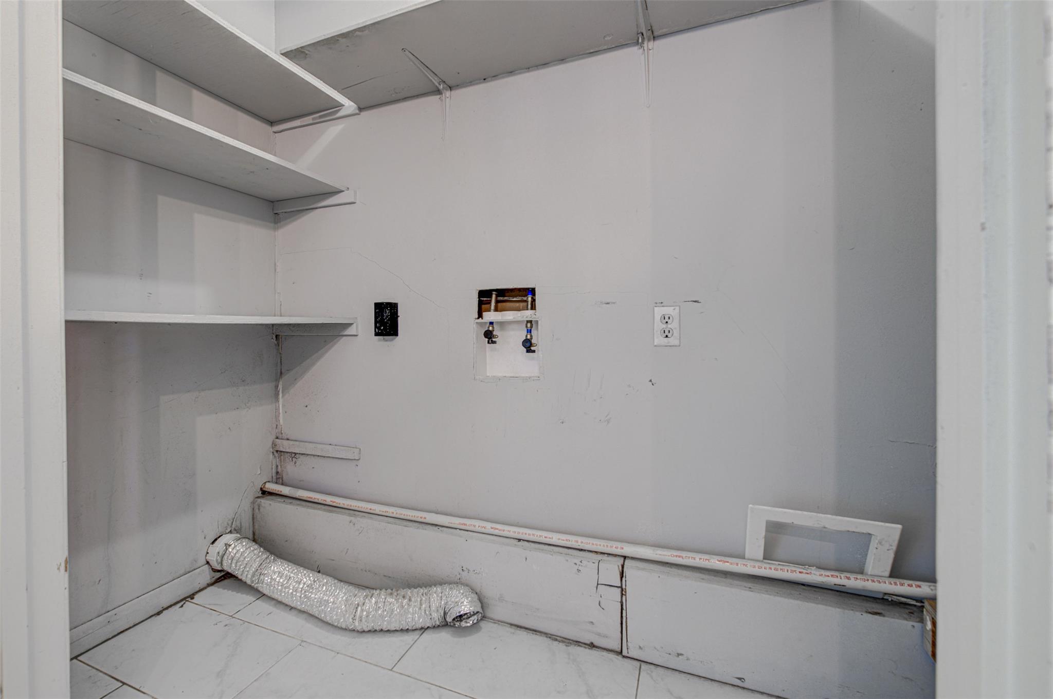 1013 Highland Dr, Highland Haven, TX 78654