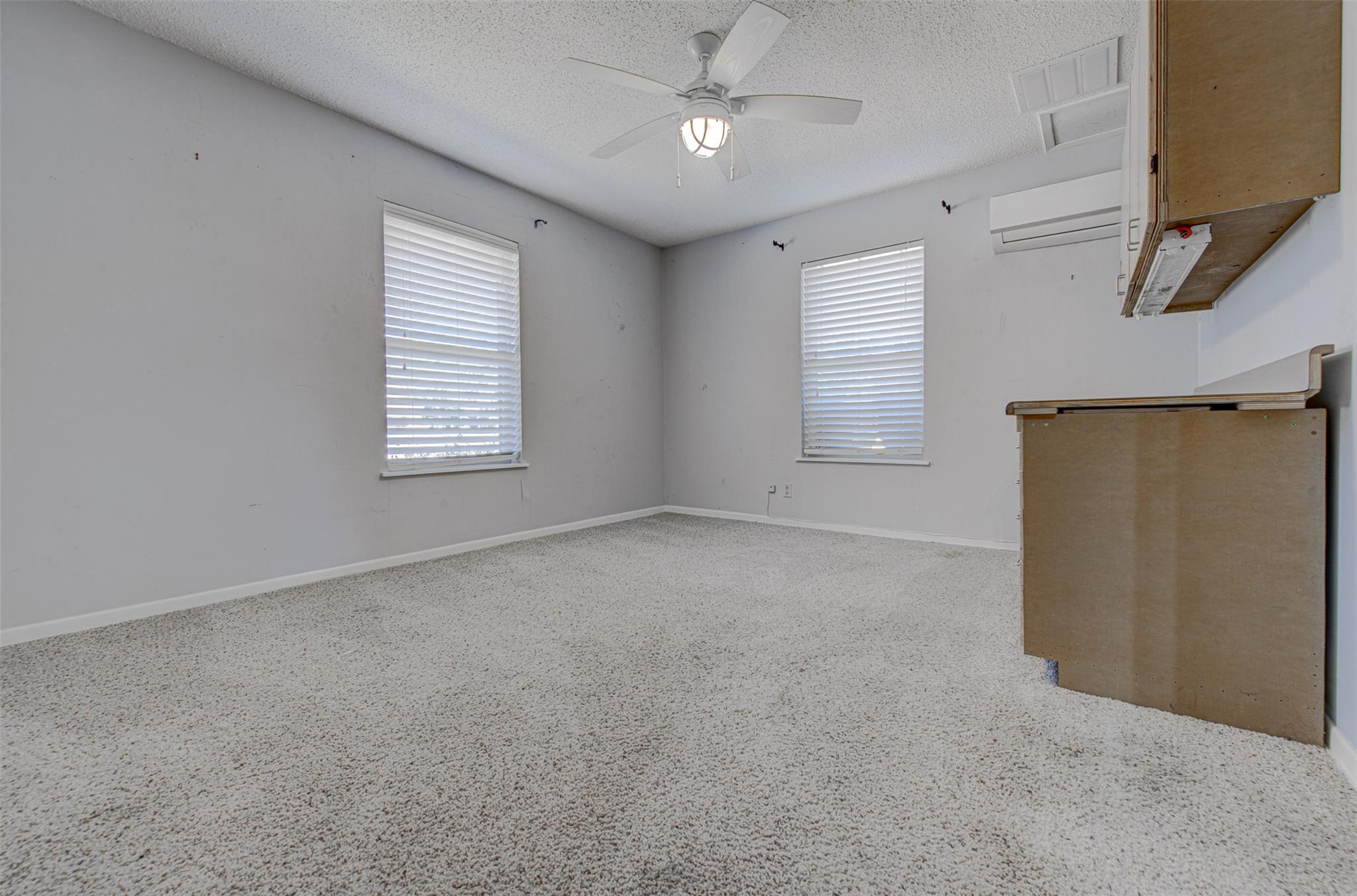 1013 Highland Dr, Highland Haven, TX 78654